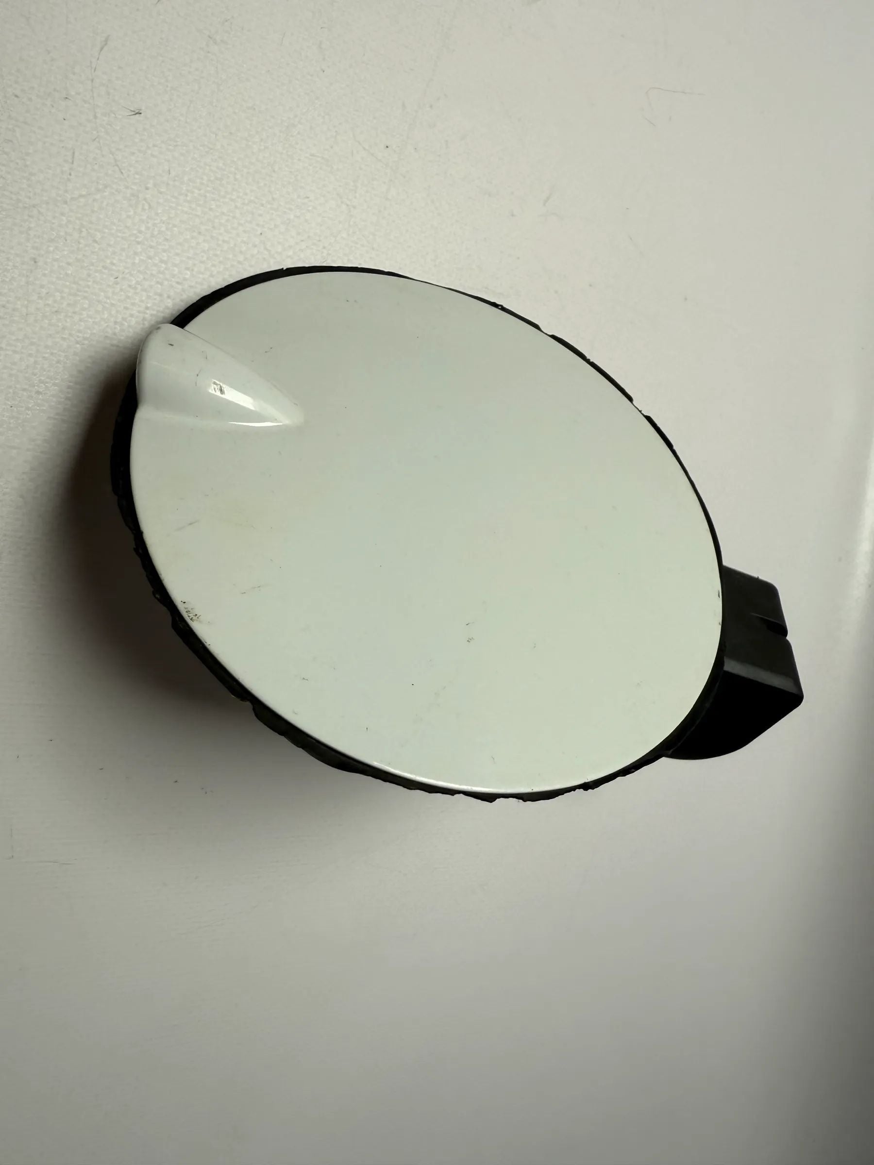 Original Opel Astra 1.6 G Tapa de Depósito / Tapón de Combustible Blanco 90559413