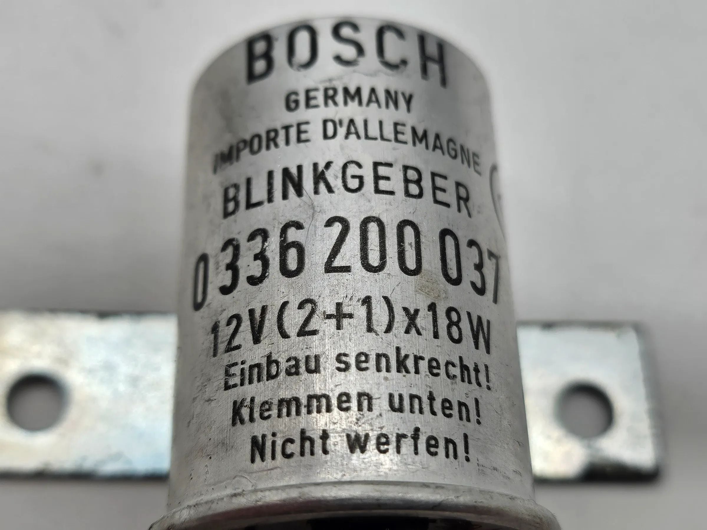อะไหล่แท้ (OEM) Bosch รีเลย์ Opel Rekord B C Commodore A Kadett B 0336200037 AHK
