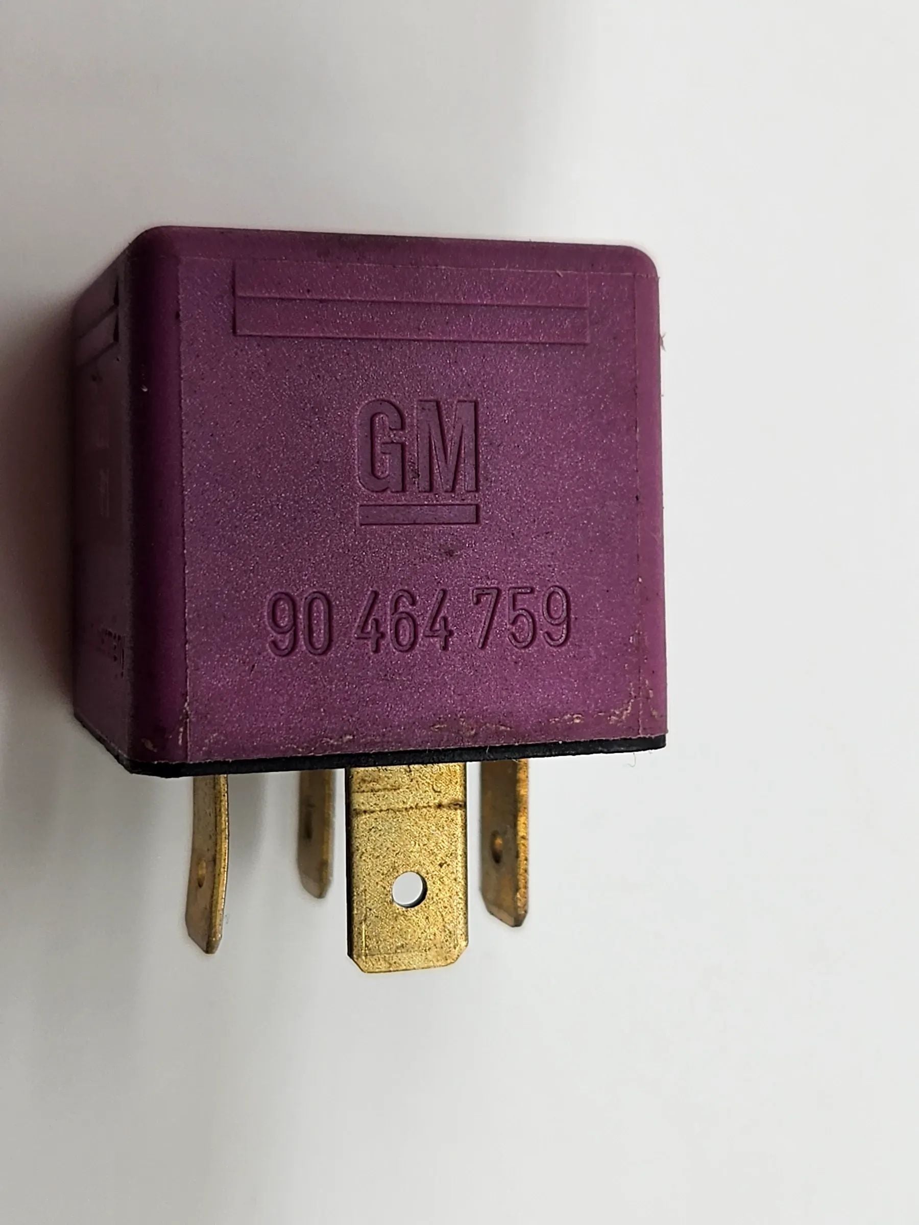 Оригинальное реле топливного насоса Opel Corsa C Meriva A фиолетовое 90464759 Auto-veritas