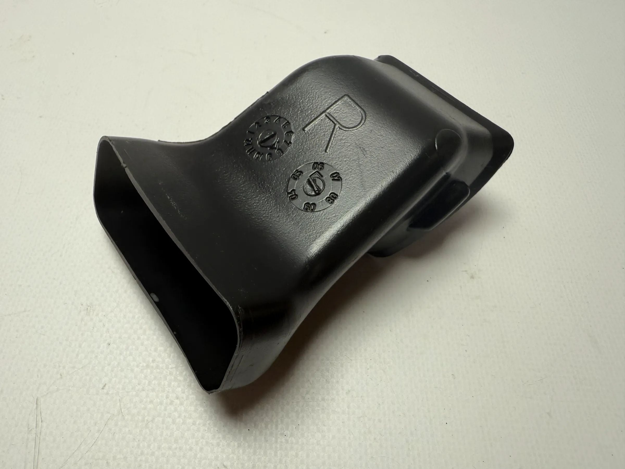 Original BMW 3 Series E90 heating duct air intake pipe 7132868-02 / 114609-10 