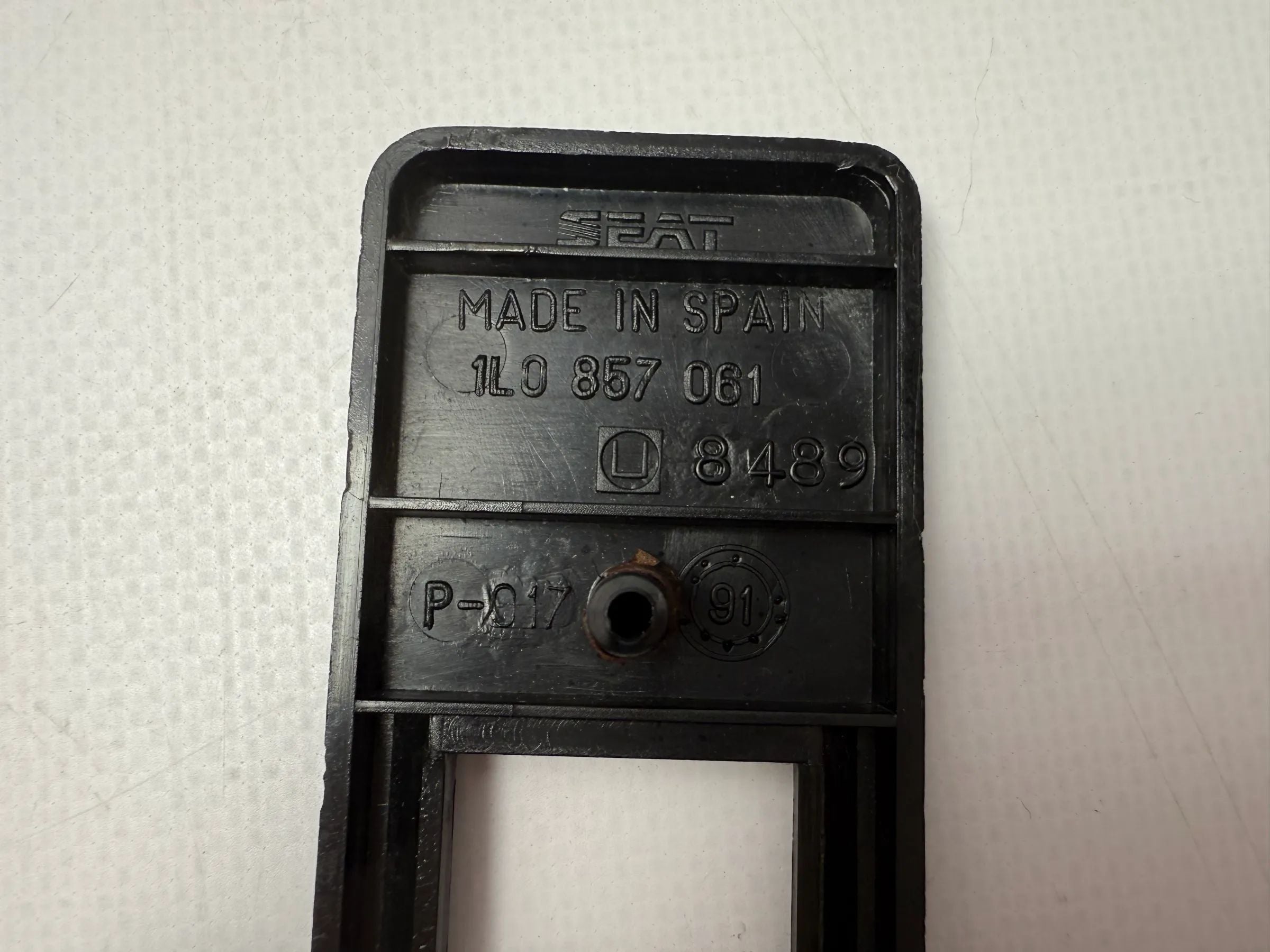 อะไหล่แท้ SEAT Toledo 1L0857061 ฝาครอบตัวยึดสวิตช์