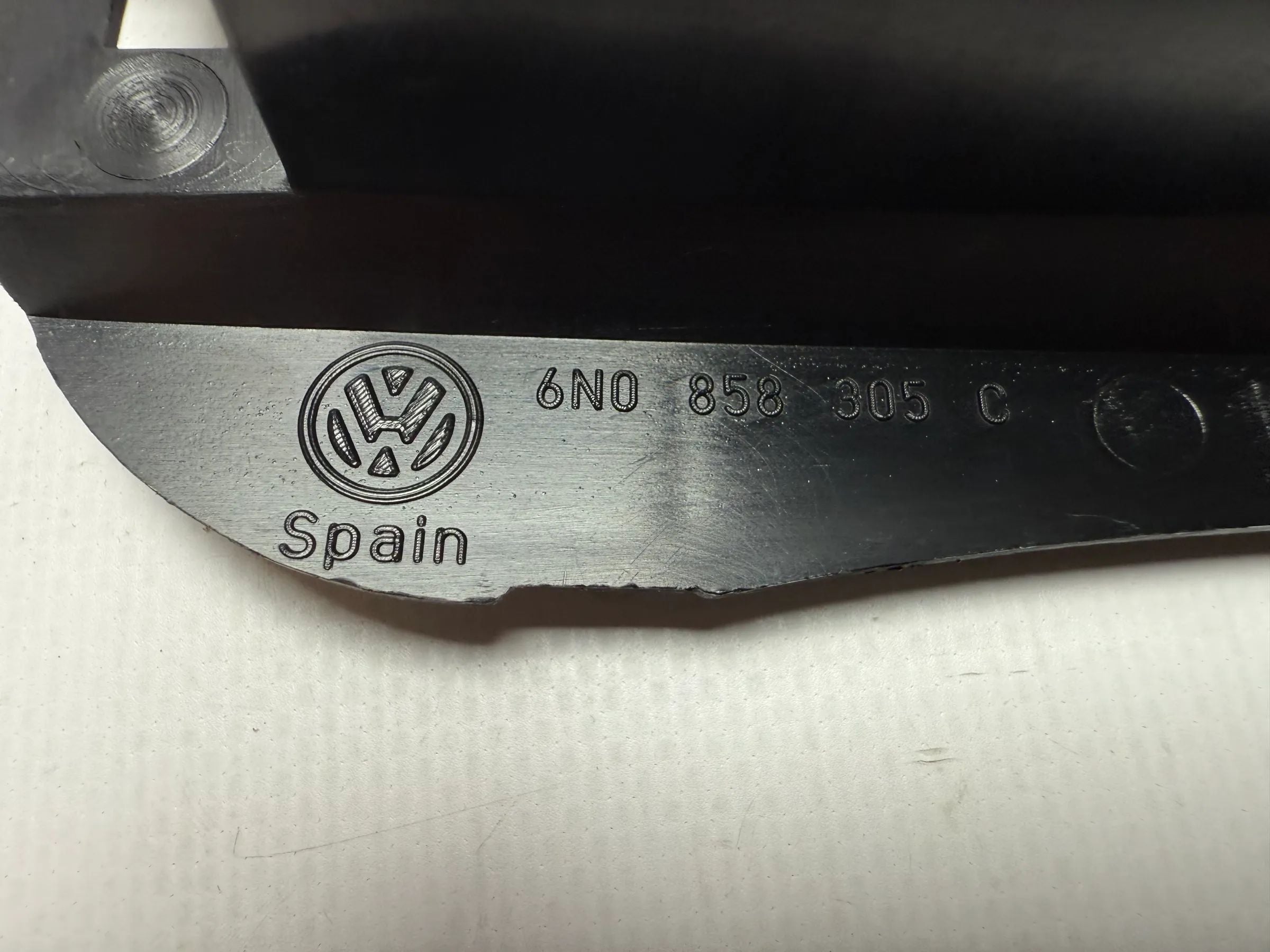 Оригинальная рамка установки отопителя и радио VW Поло / Сеат 6N0858305C