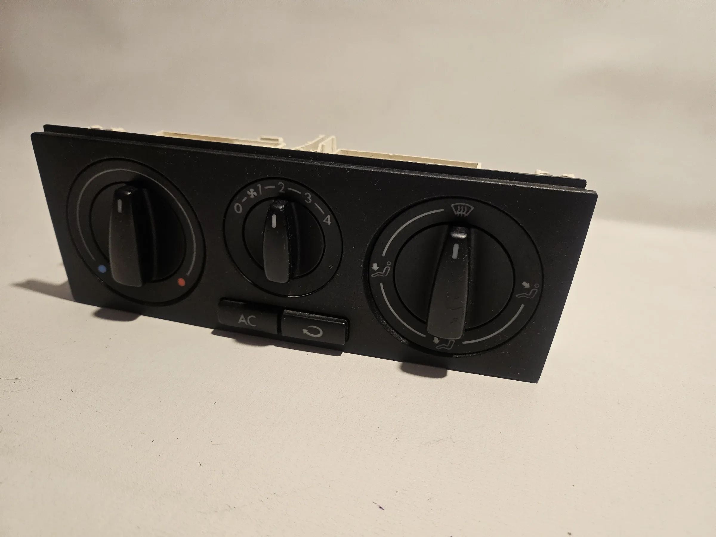 Оригинальная панель управления отоплением и кондиционером VW Golf IV 1J1 1J0820045 F