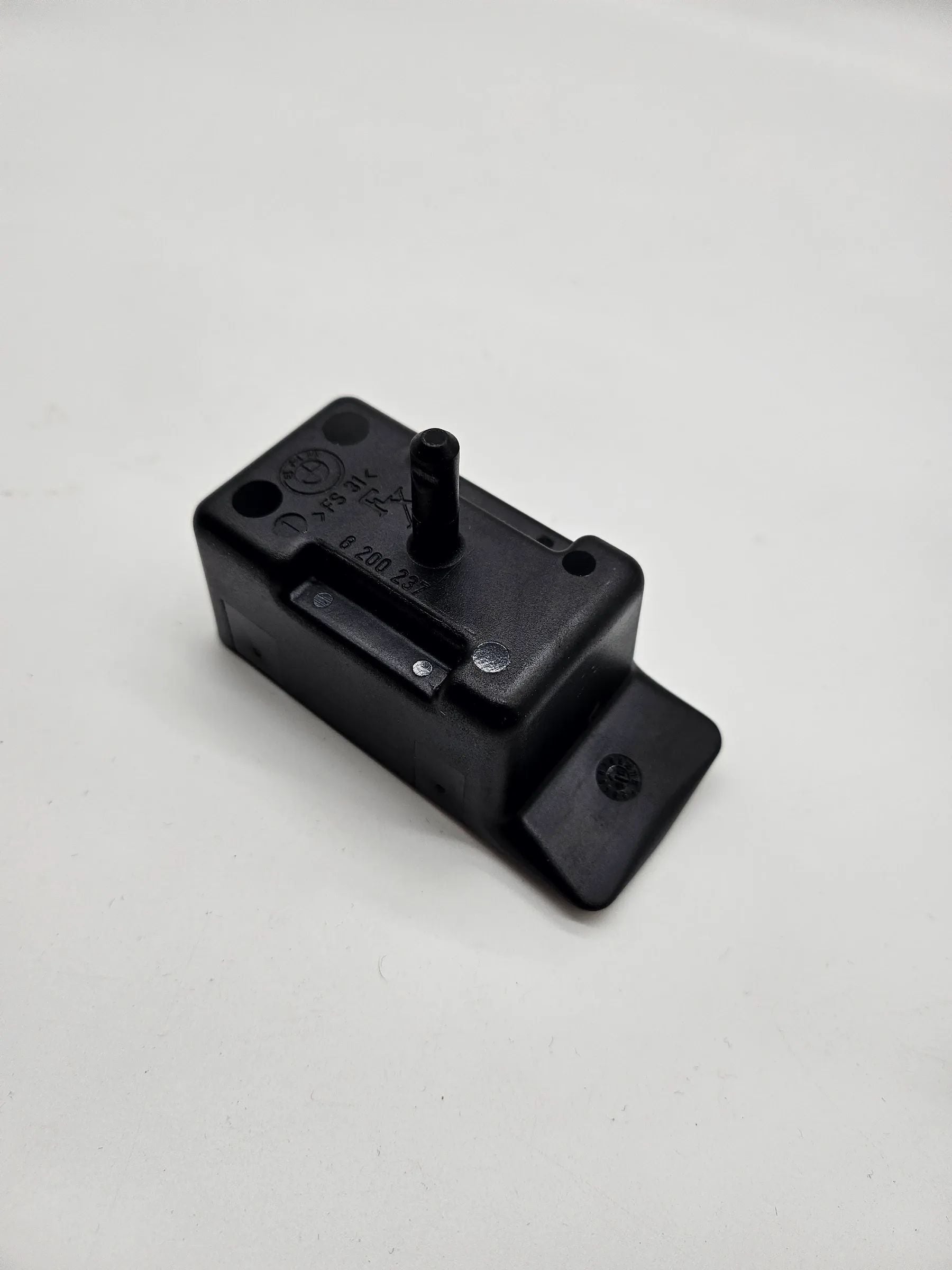 Orijinal BMW E39 Siyah Sigara İçenler Paketi Kül Tablası 8200237