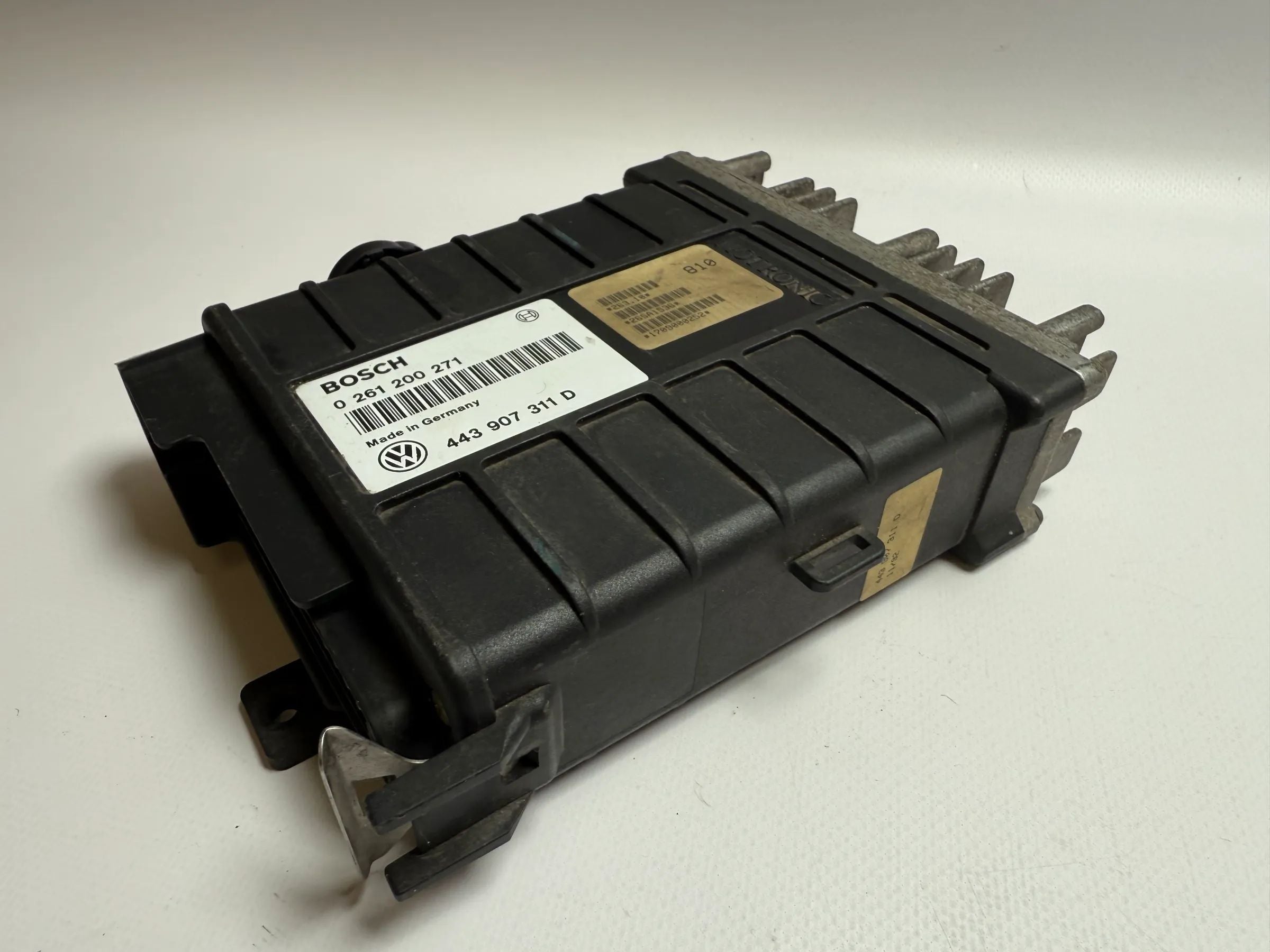 Original VW Passat 35i 1.8 Engine Control Unit ECU 0261200271 / 443907311D 