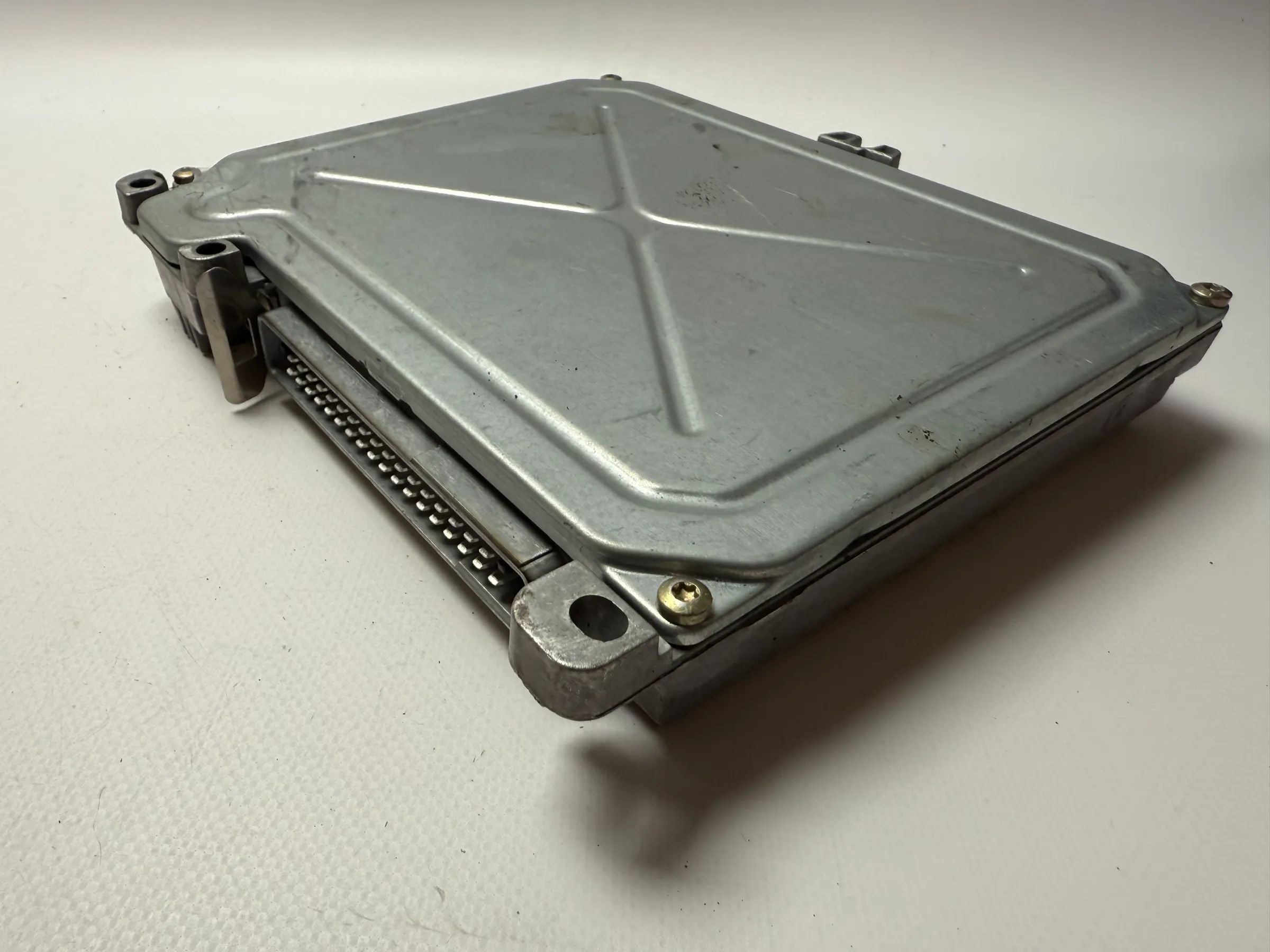 อะไหล่แท้ Renault Clio I B57 1.2 40kW 1996 กล่องควบคุมเครื่องยนต์ HOM7700864274