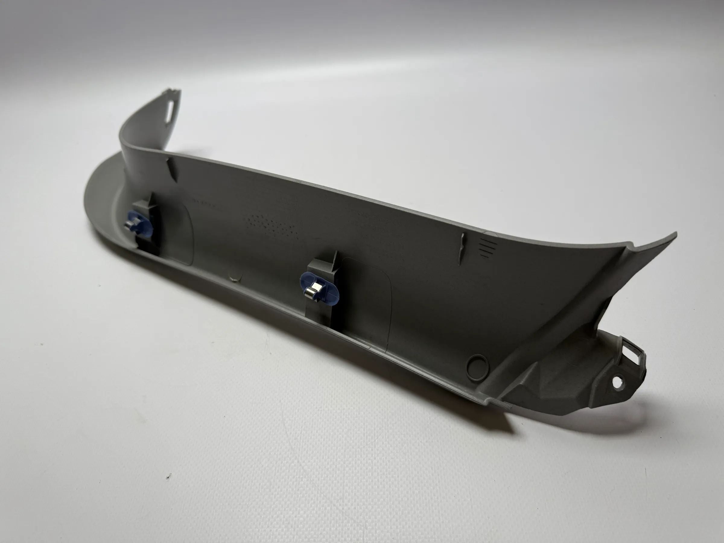 Оригинальная накладка крышки багажника Опель Зафира Б серая 13131332 Auto-veritas