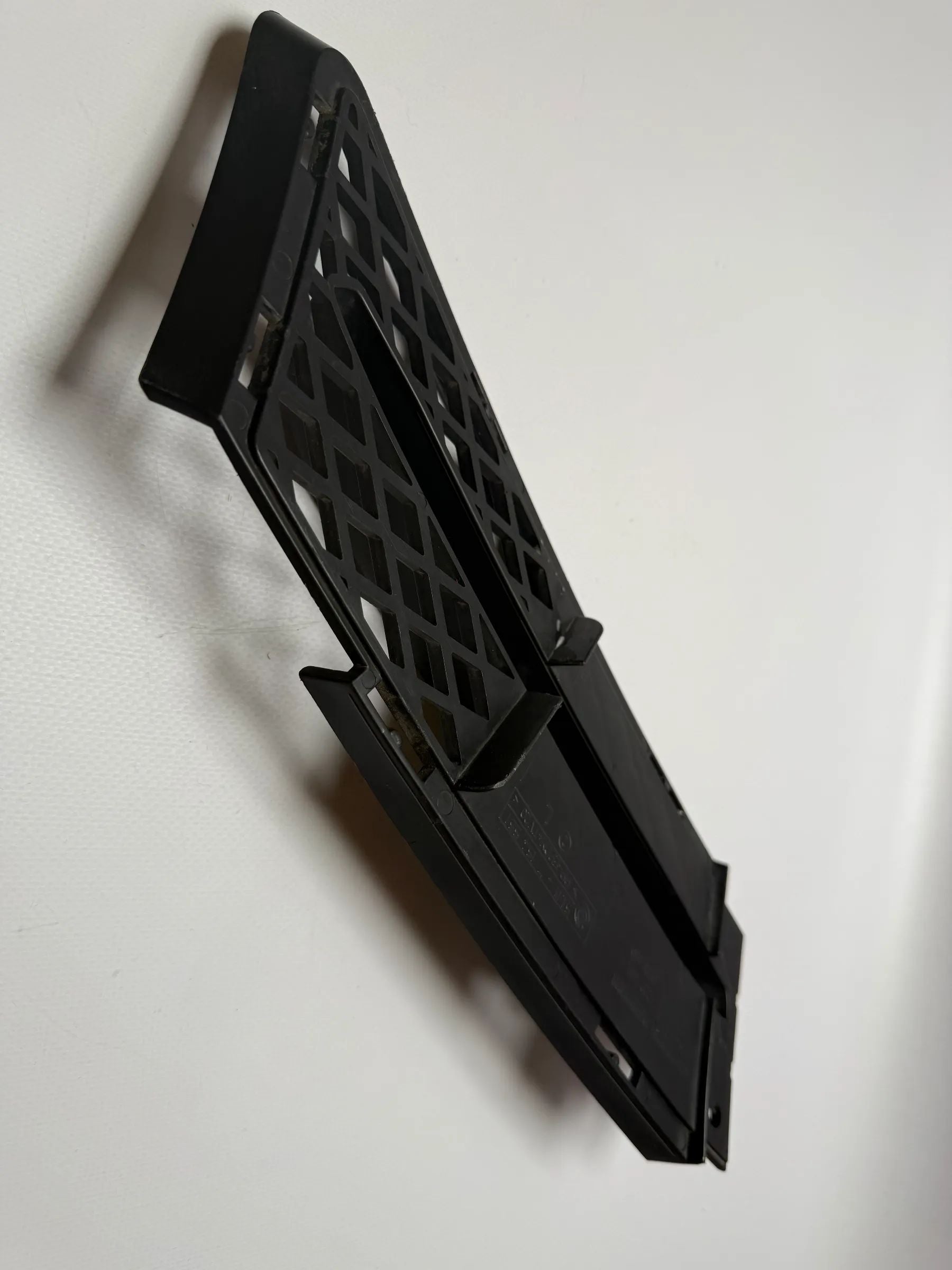 Original BMW 320d DPF E90 / E91 air grille front left / 51117154551 