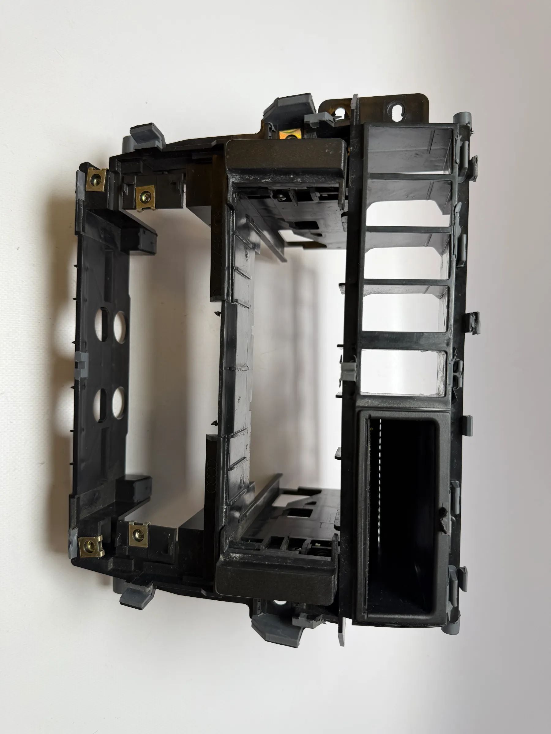 Original Audi A4 S4 B5 Mittelkonsole Radioschacht  8D0857007G