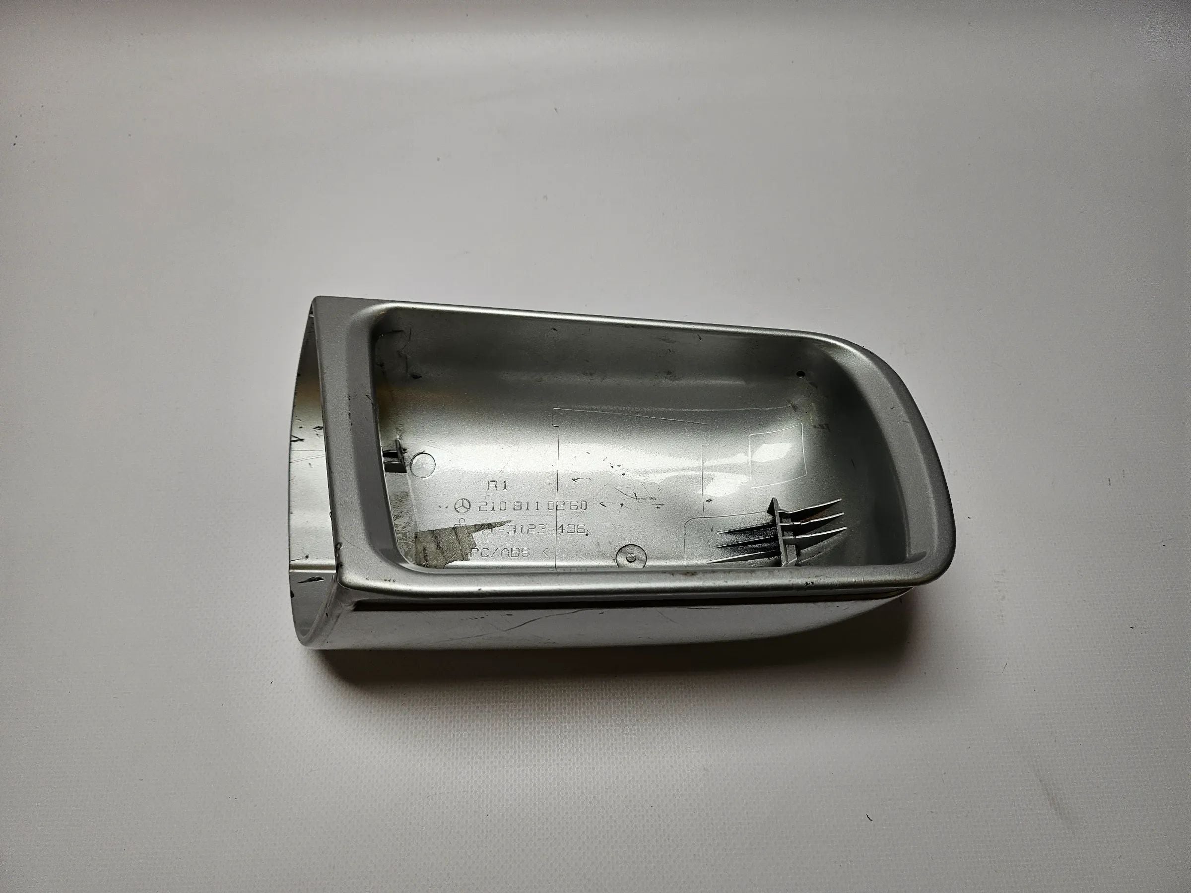 Mercedes Benz E-Klasse W210 / Coque de rétroviseur extérieur droite 197 2108110260