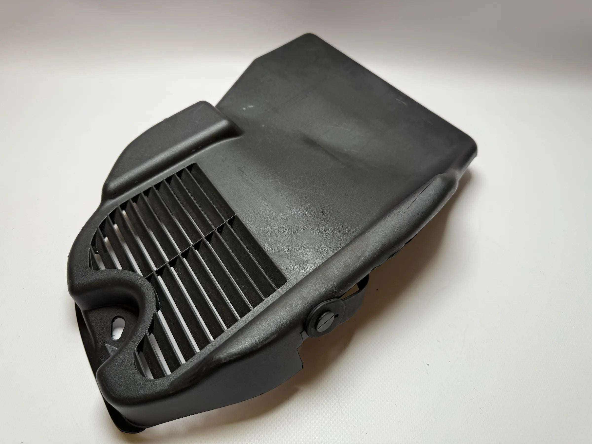 Cubierta original Renault Megane embellecedor luz trasera maletero 7700838459