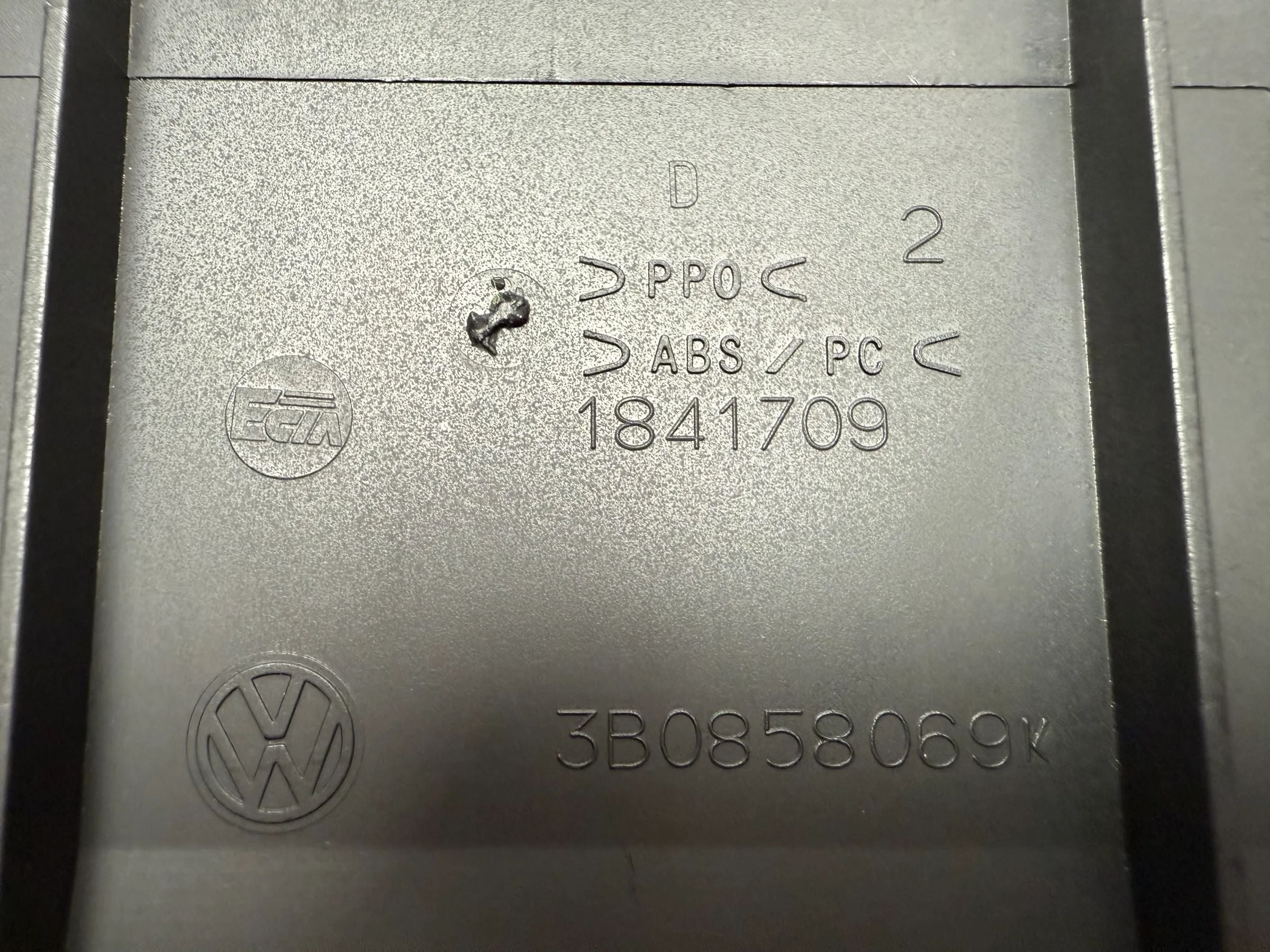 Originele VW Passat Middenconsole Opbergvak Afdekking 1841709 / 3B0858069