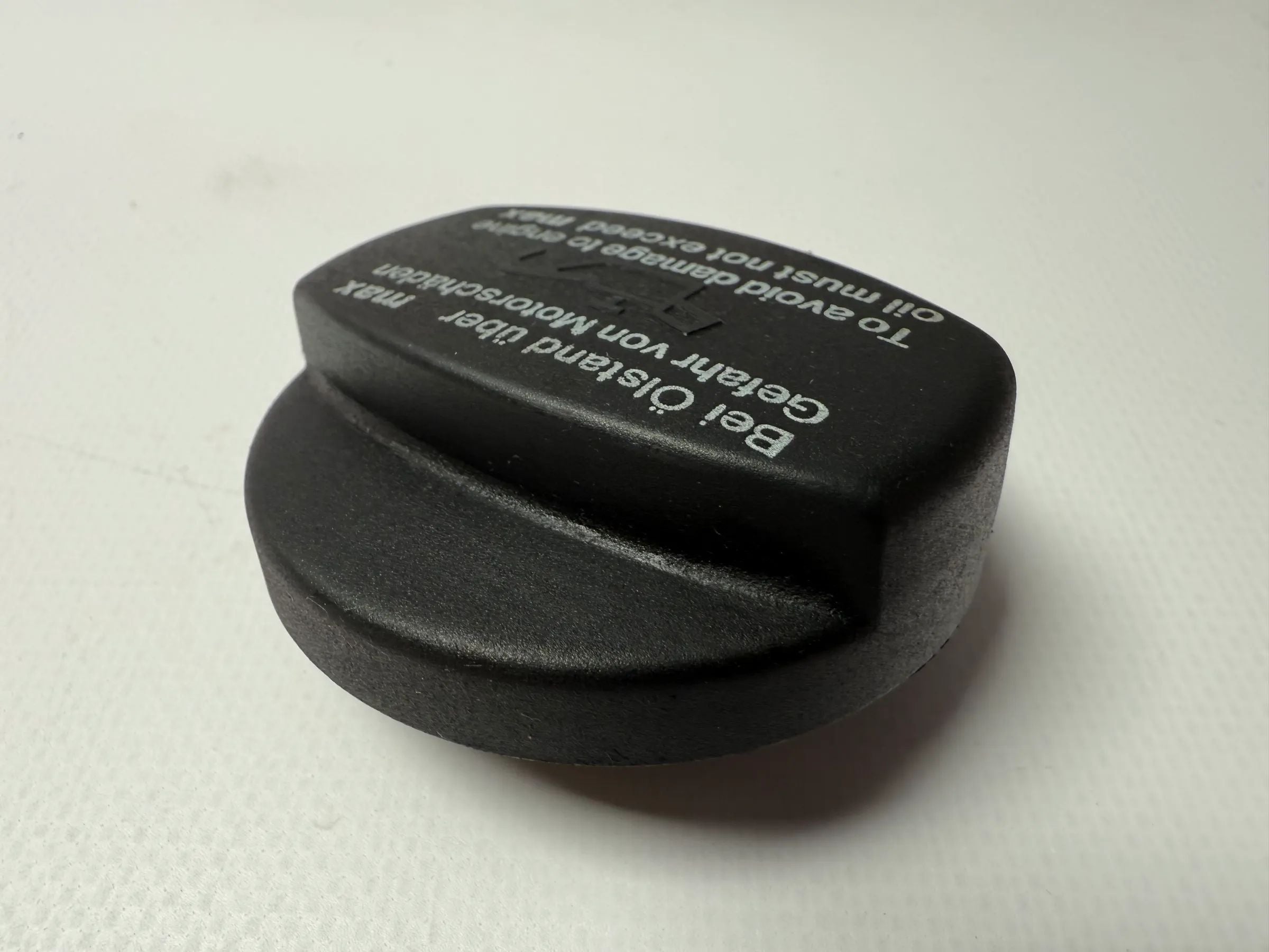 Original Mercedes oil cap oil cover W203 W204 W211 W212 111 018 03 02 