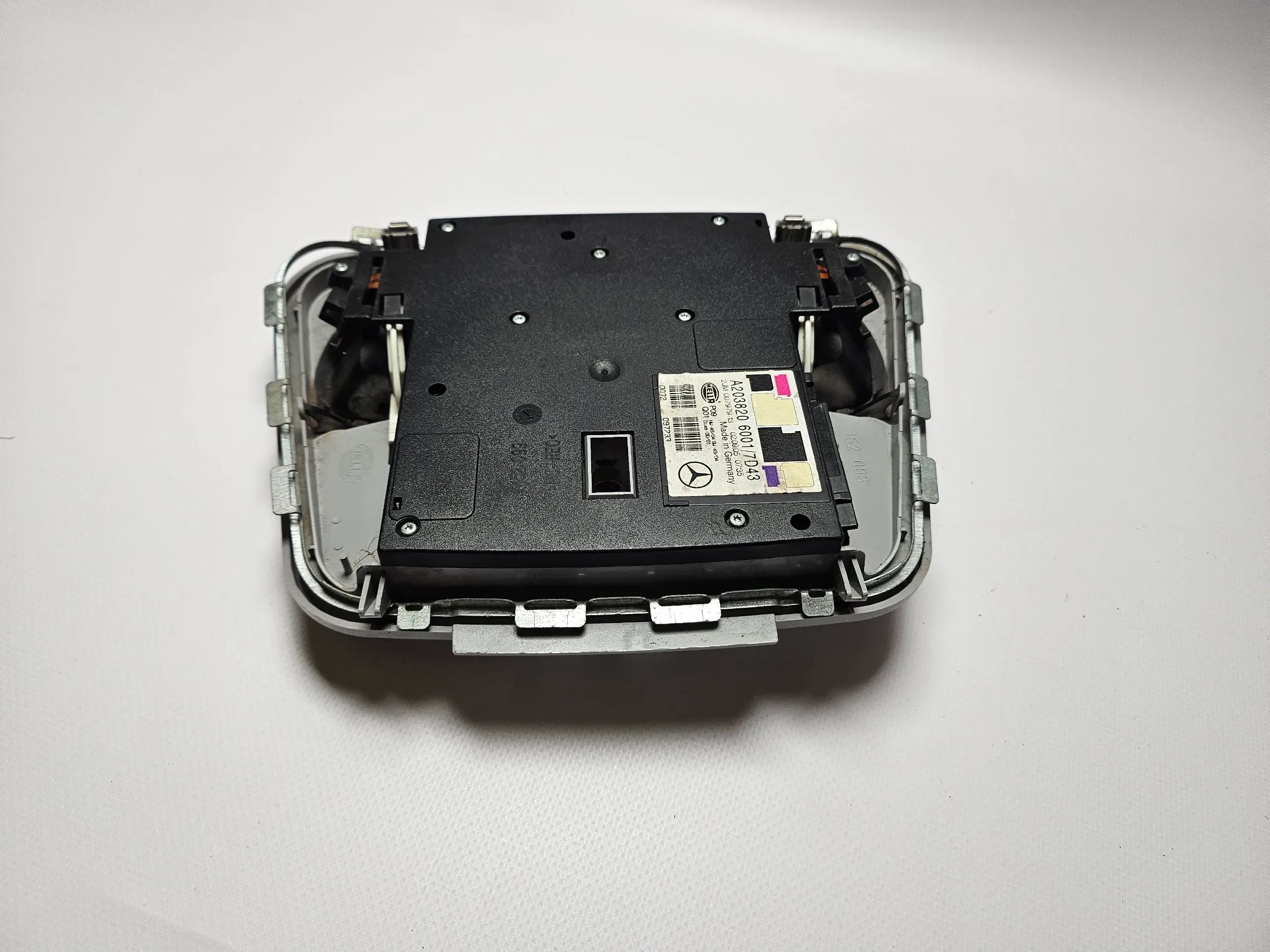 Oryginalna lampa wnętrza HELLA MERCEDES-BENZ C-KLASSE W203 lampa do czytania A2038203601