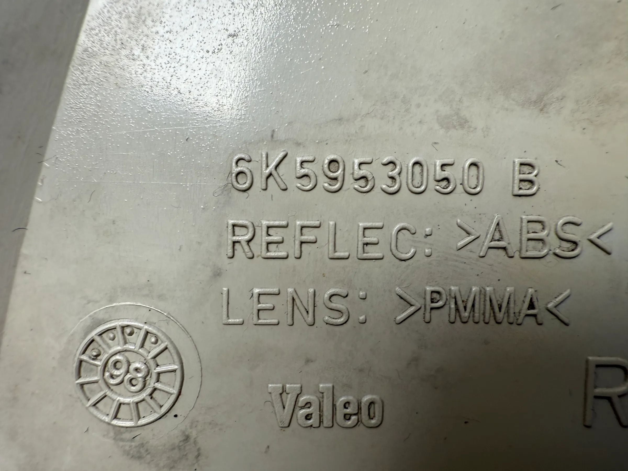 Оригинальный правый поворотник Volkswagen Кадди 9KV/9KVF Valeo 6K5953050B