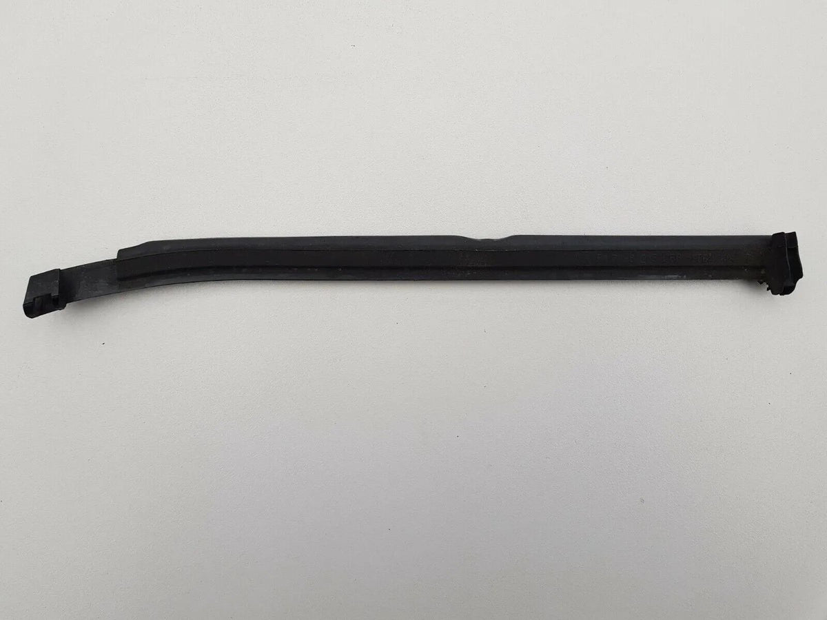 Orijinal BMW 5 Serisi 39 Sağ Menteşe Kapağı 51718215268