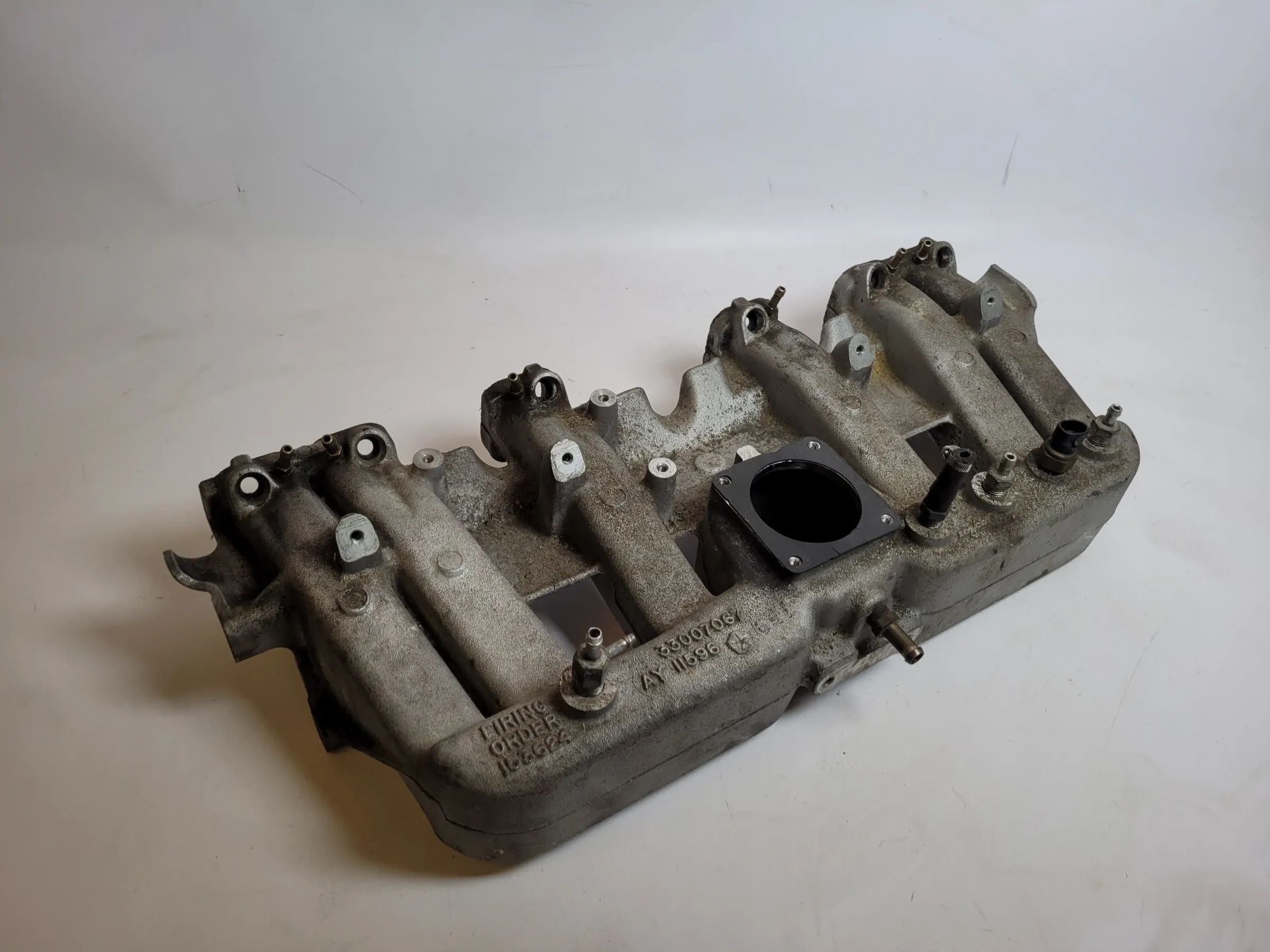Jeep Cherokee / Wrangler 2 XJ/TJ Ansaugbrücke Ansaugkrümmer 33007067 Original