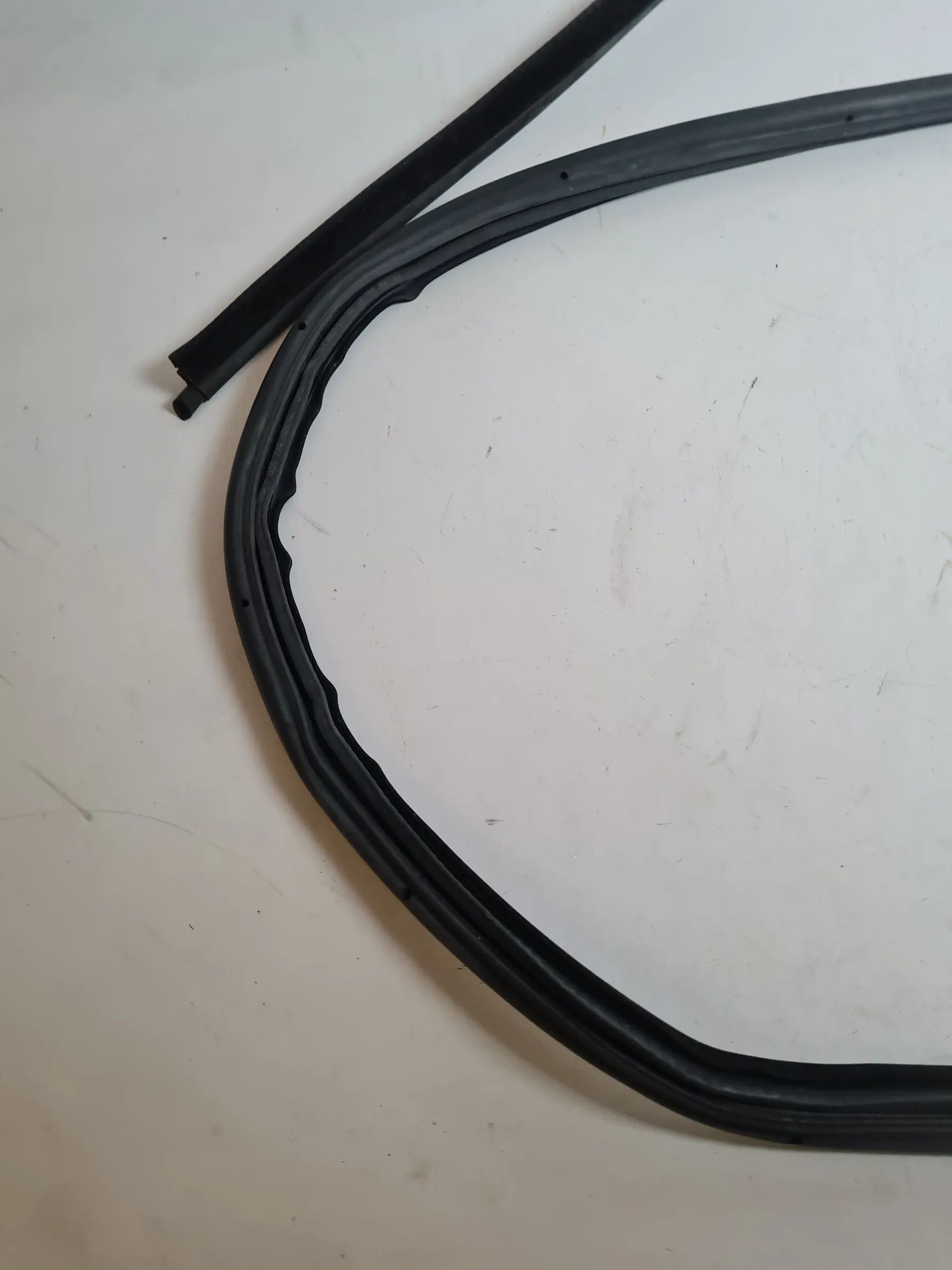 Original BMW 5 Series (E60/E61) Window Seal Door Front Right 7033774