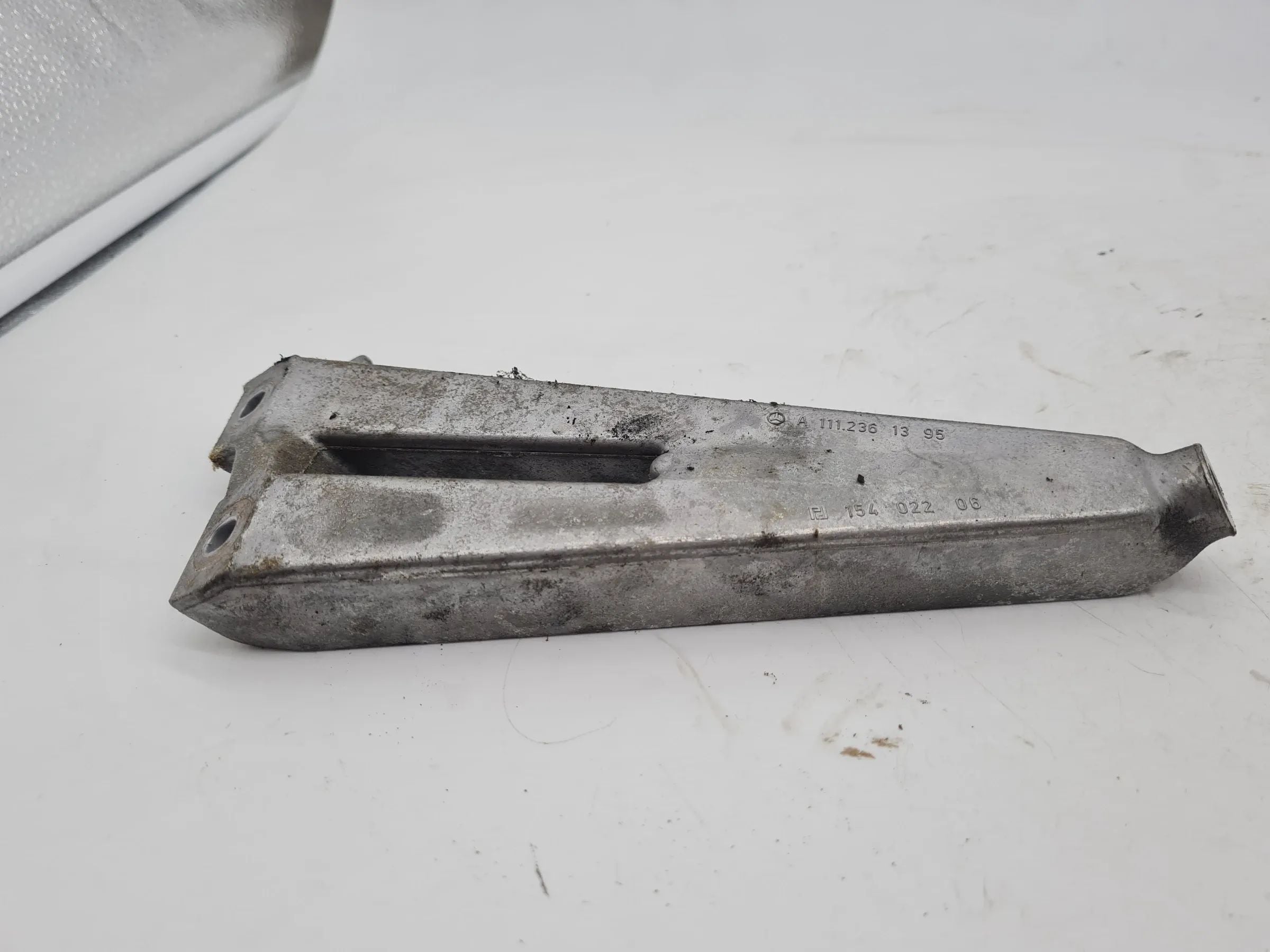 Original Mercedes C-Klasse CL203 エンジンマウントホルダー M111.951 A1112361395