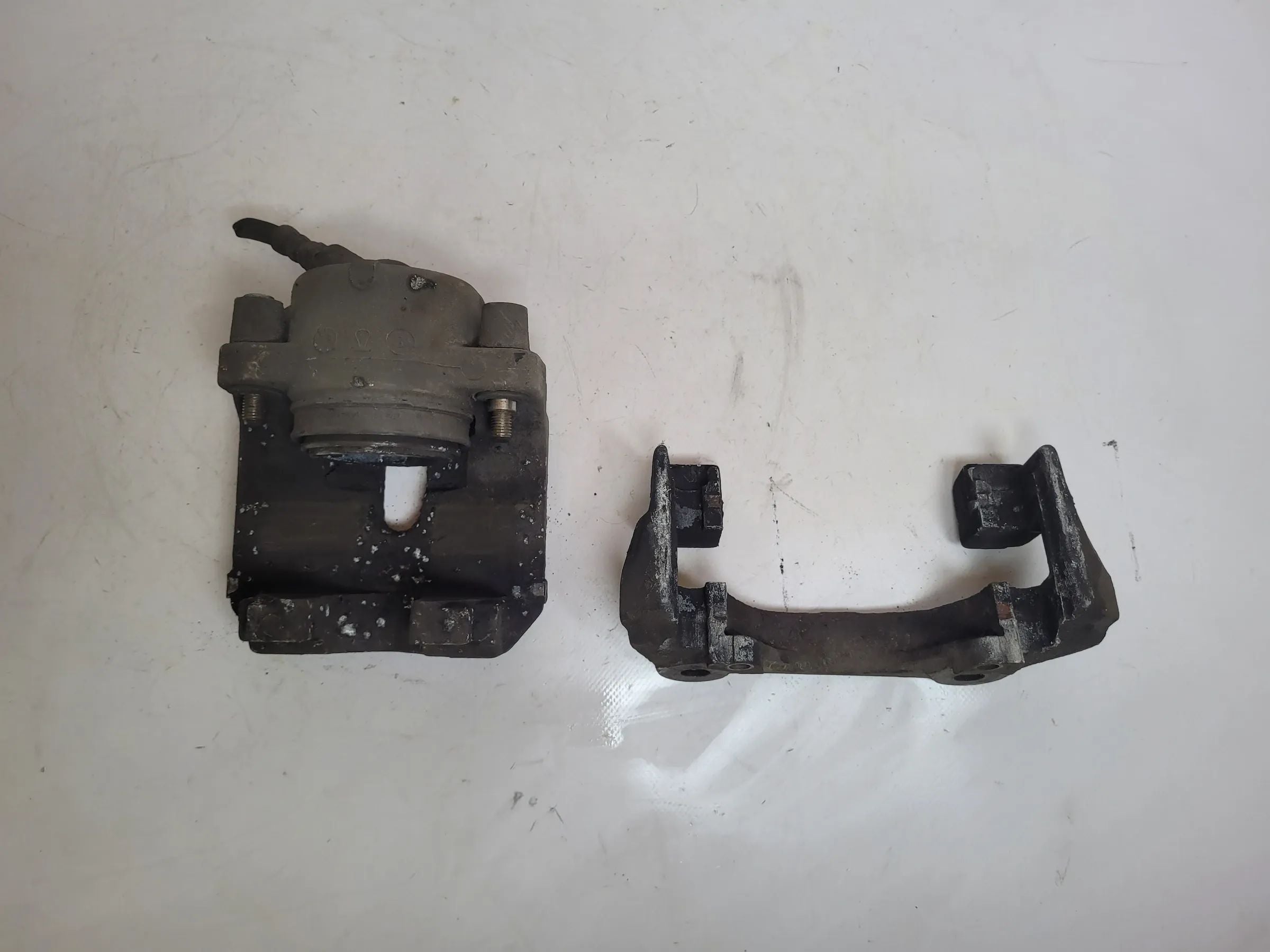 เบรกคาลิปเปอร์ BMW 5er E39 แท้ หน้า ขวา 60/22/296