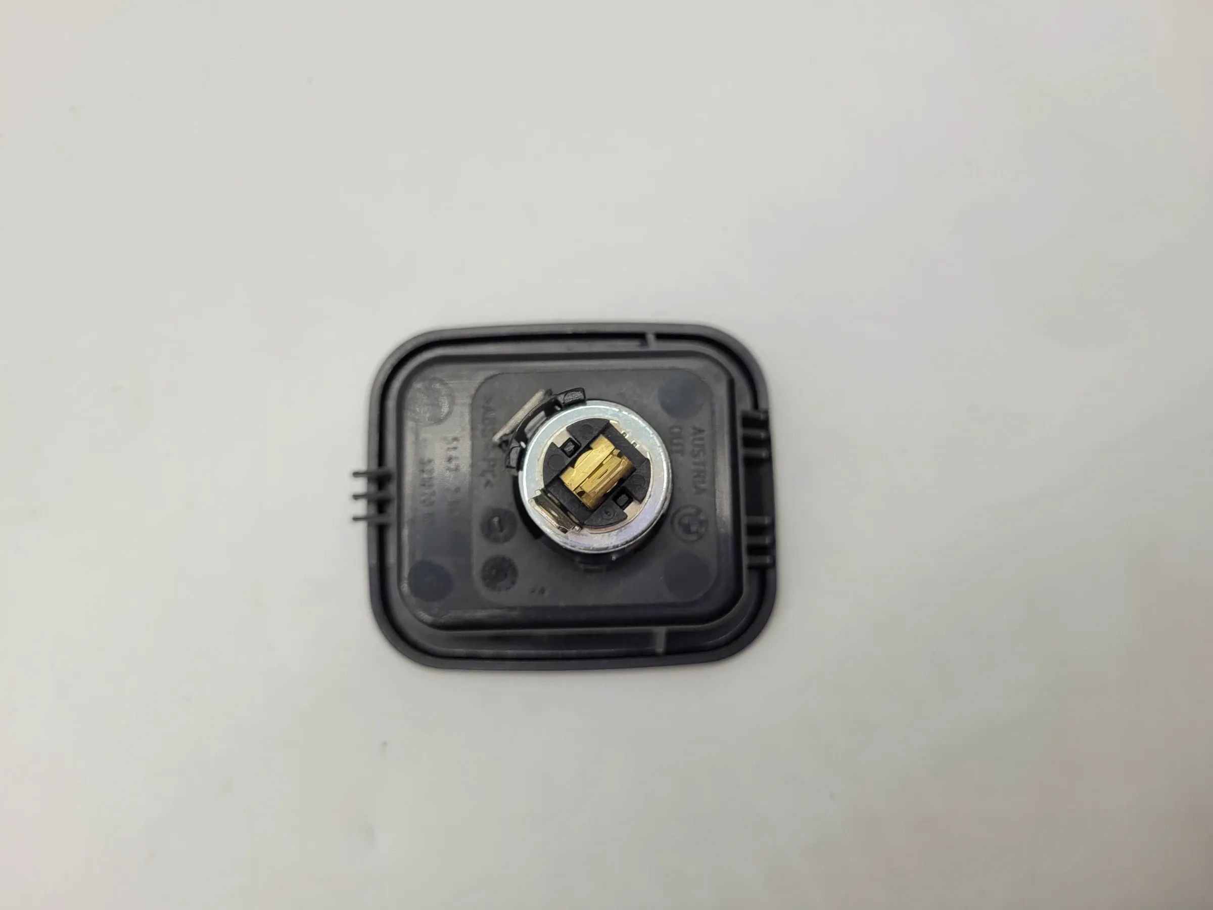 BMW 3er E90/E91 12V Bordspannung Steckdose Kofferraum 51.47-7143111 Original