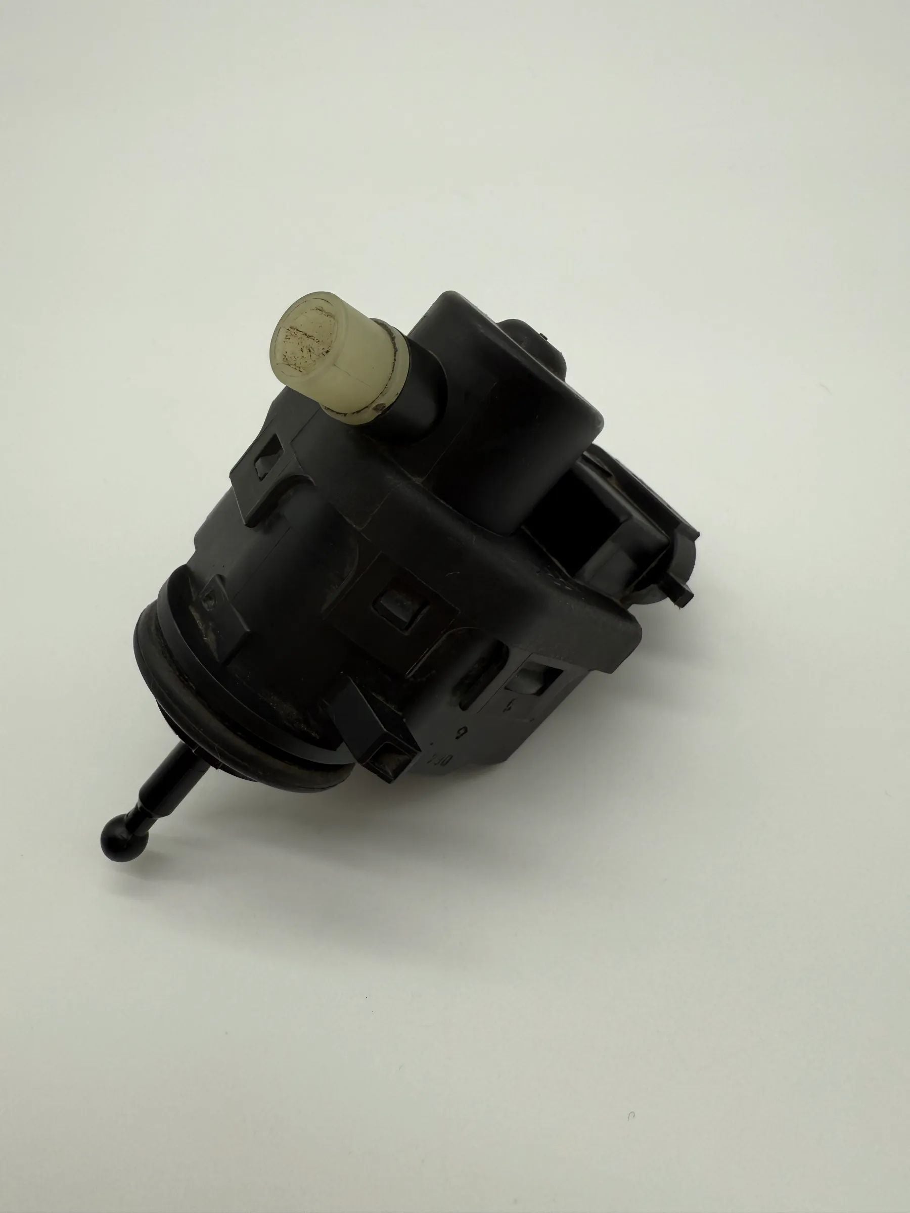 Регулировочный двигатель света LWR правый 7700420737 Рено Клио 1.5 dCi B