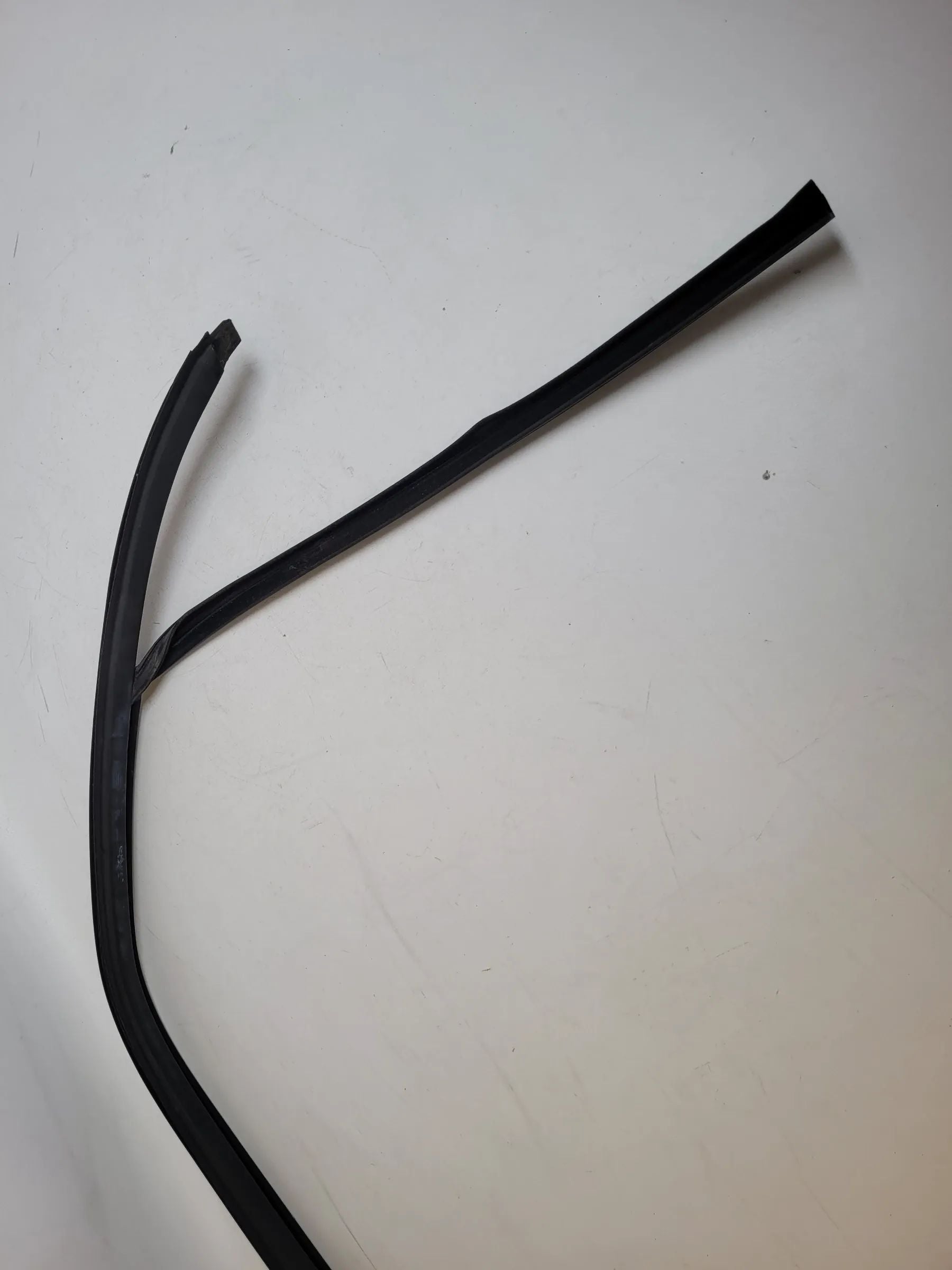 Original Audi A4 (8E/B6/B7) Tür Fenster Dichtung Rechts Vorne 8E0837440