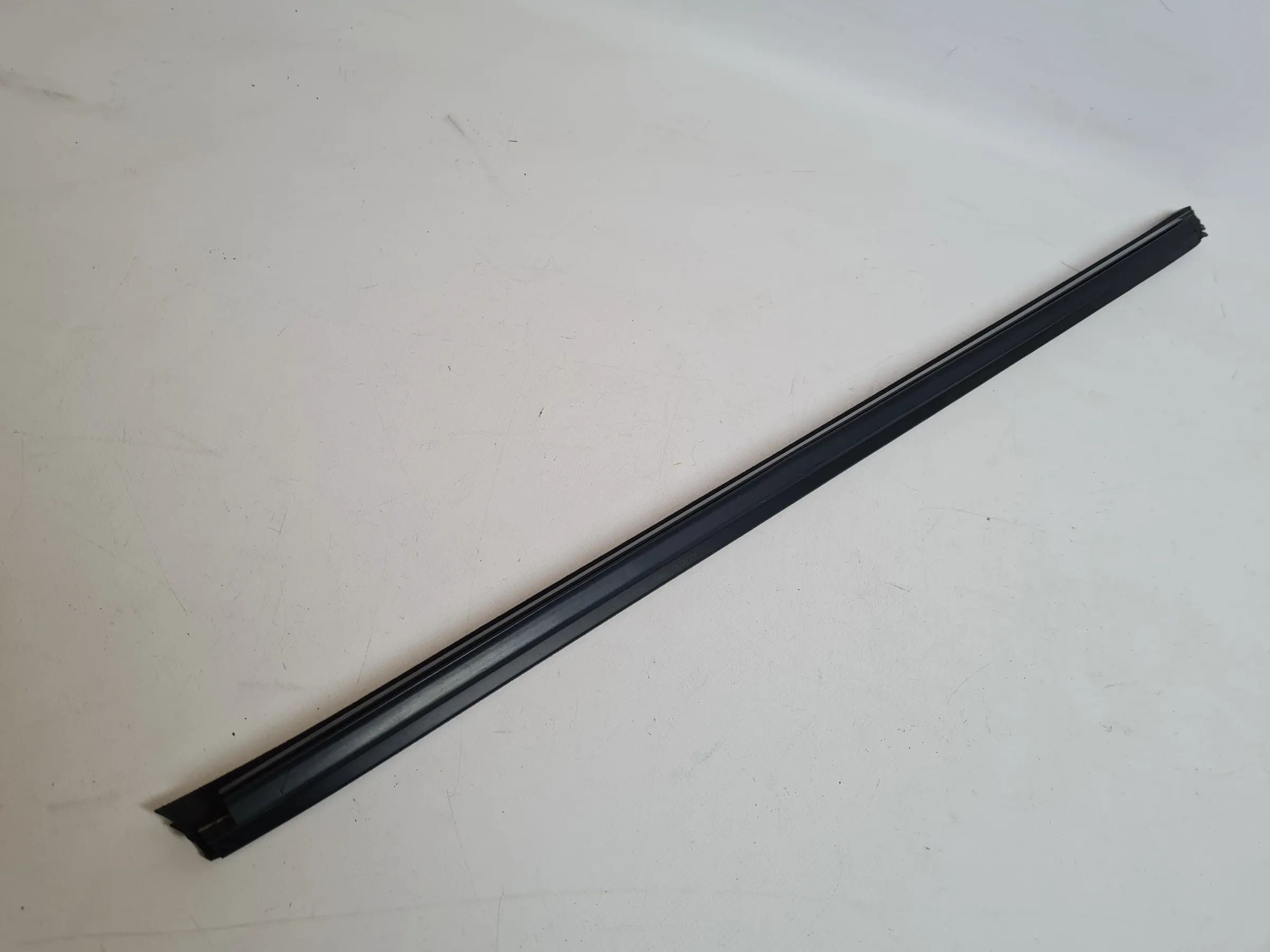 Original Audi A4 (8E/B6/B7) Tür Fenster Dichtung Leiste Links Hinten 8E0839479