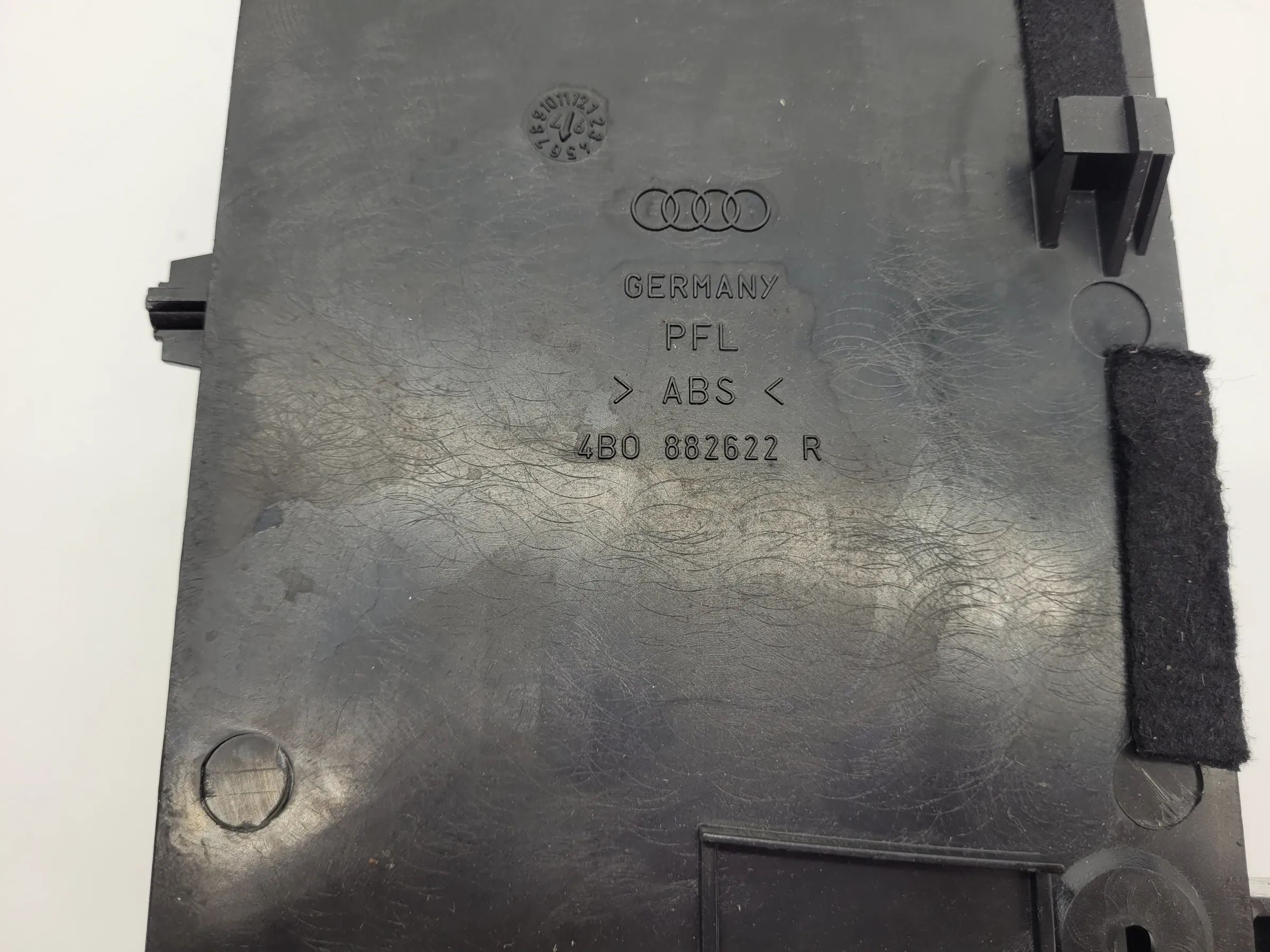 Original Audi A6 (4B2/4B4) Ablagefach Staufach Seitenfach Rechts 4B0882622R