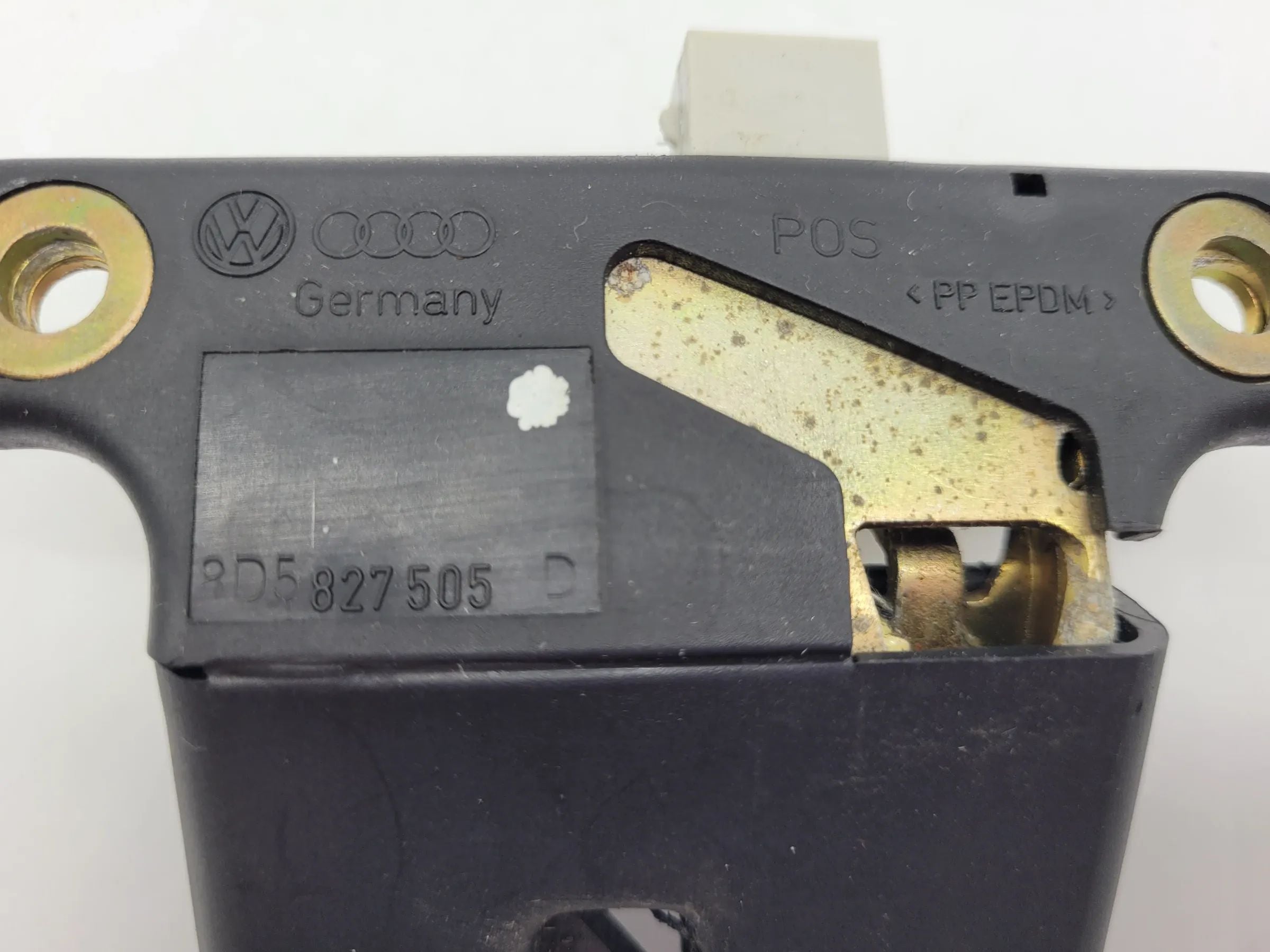 Original Audi A6 (4B2/4B4) Kofferraum Heckklappenschloss 8D5827505