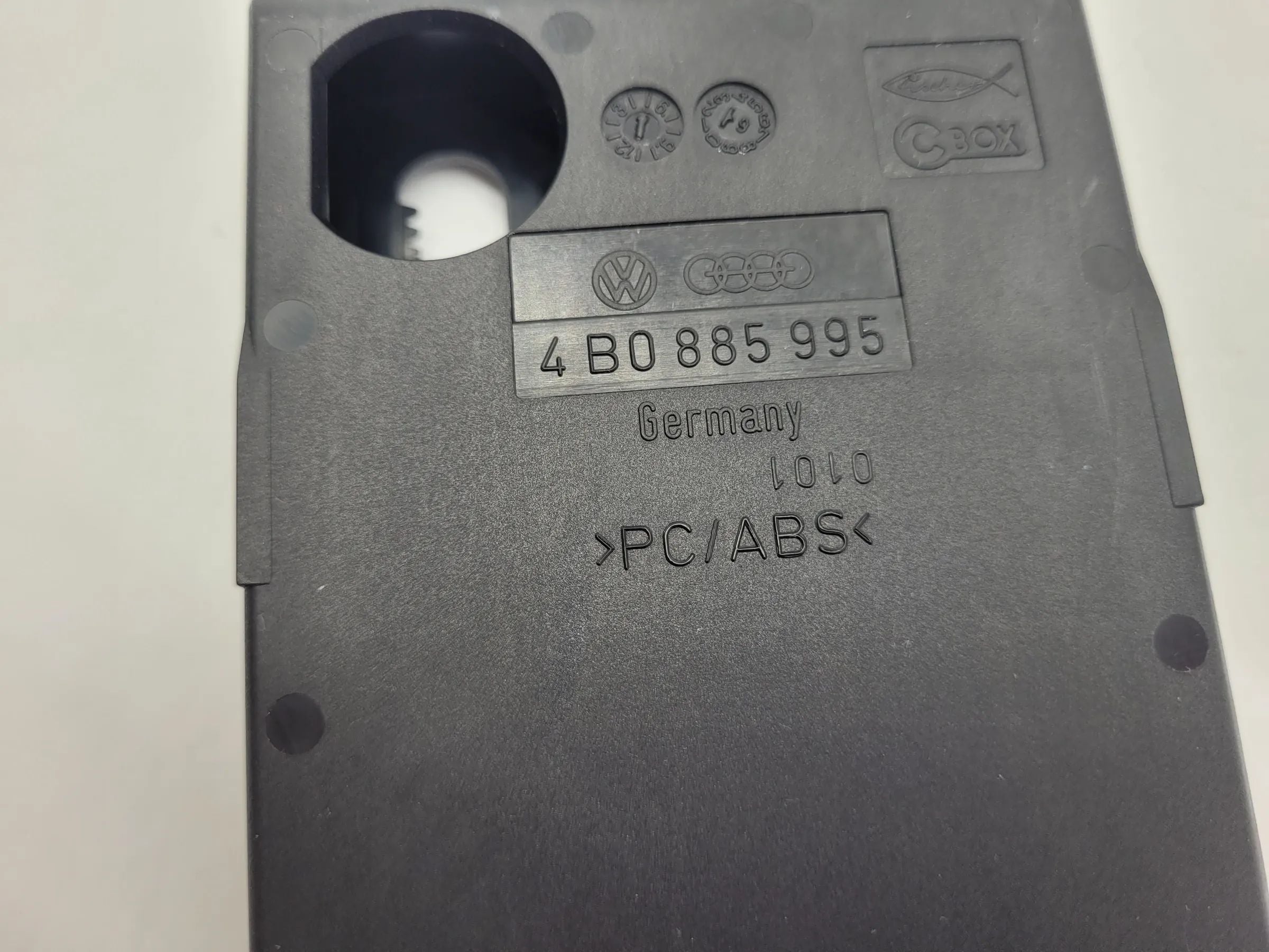 Original Audi A6 (4B2/4B4) Getränkehalter R/L 4B0885995