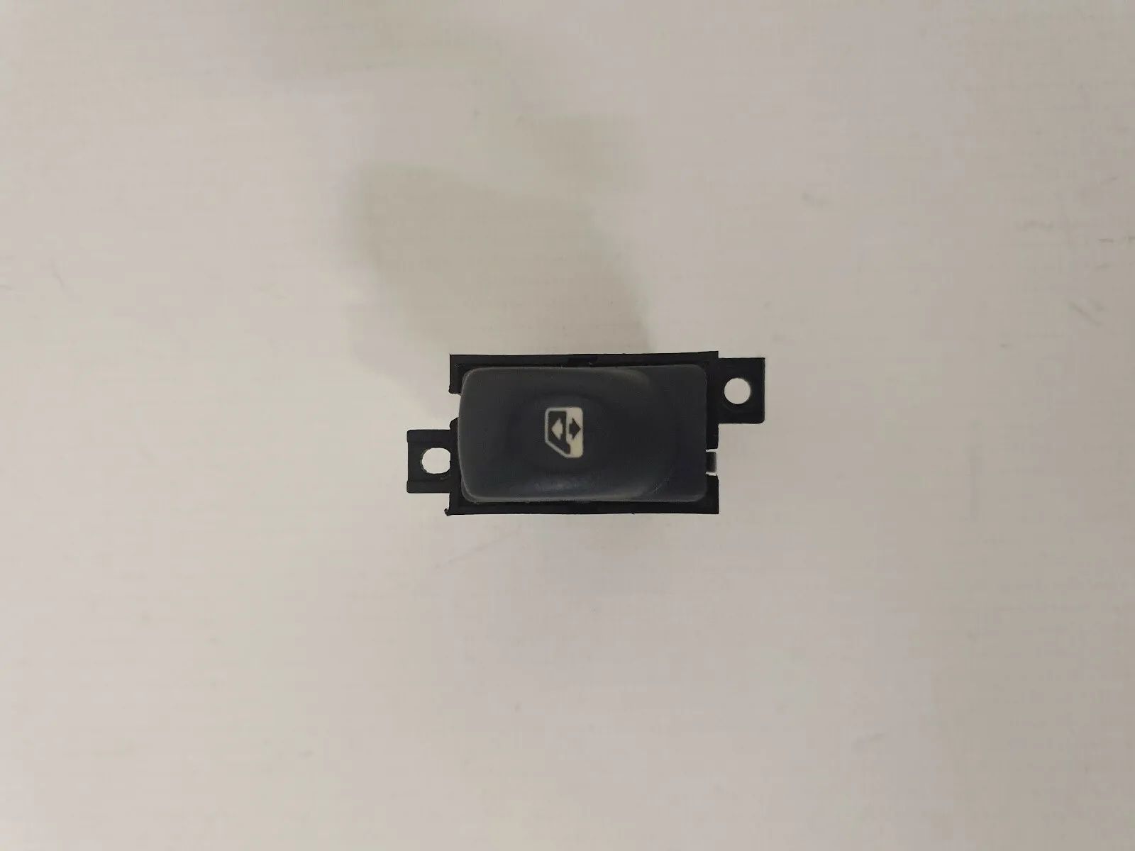 असली Renault Laguna I बाईं साइड ग्रे विंडो लिफ्टर स्विच 7700417488B