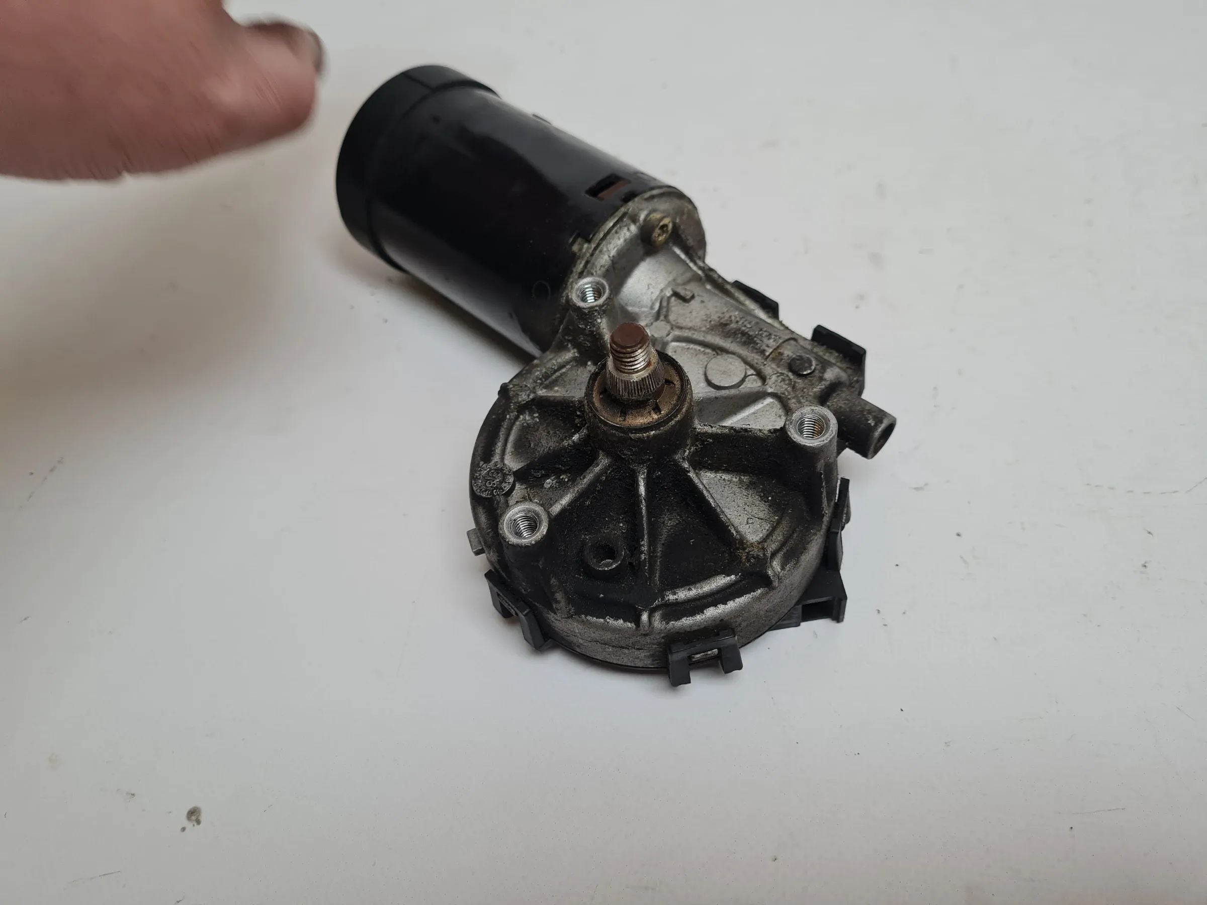 Original Mercedes-Benz E-Klasse/CLK 208/210 Wischermotor Vorne 0390241420CDP