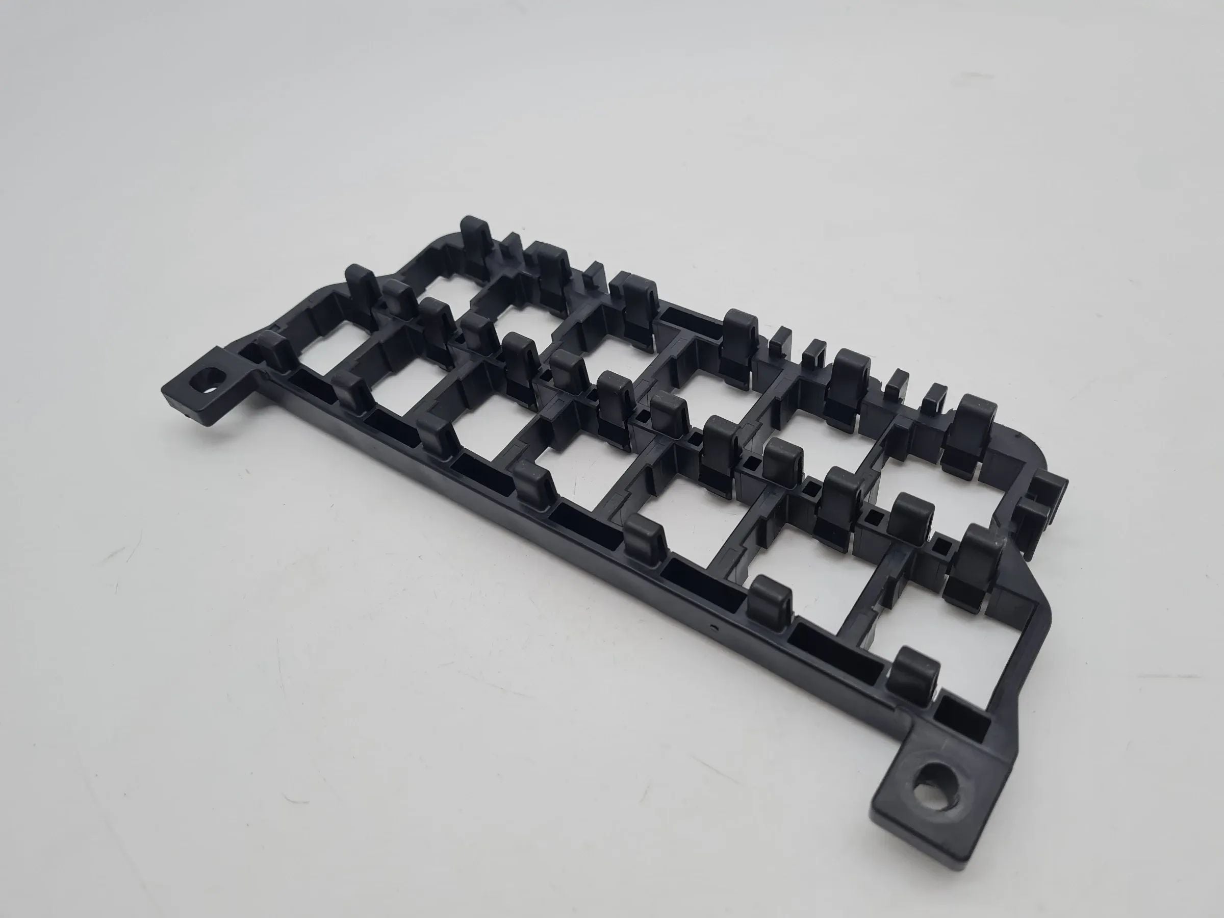 Original Audi A6 (4B2/4B4) Relais Stecker Leiste Träger 8D0937503E