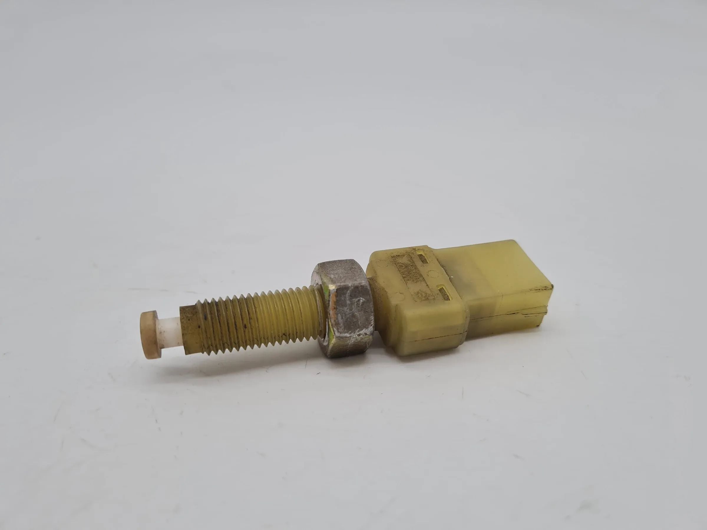 Original Audi A6 (4B2/4B4) Bremslichtschalter 443945515