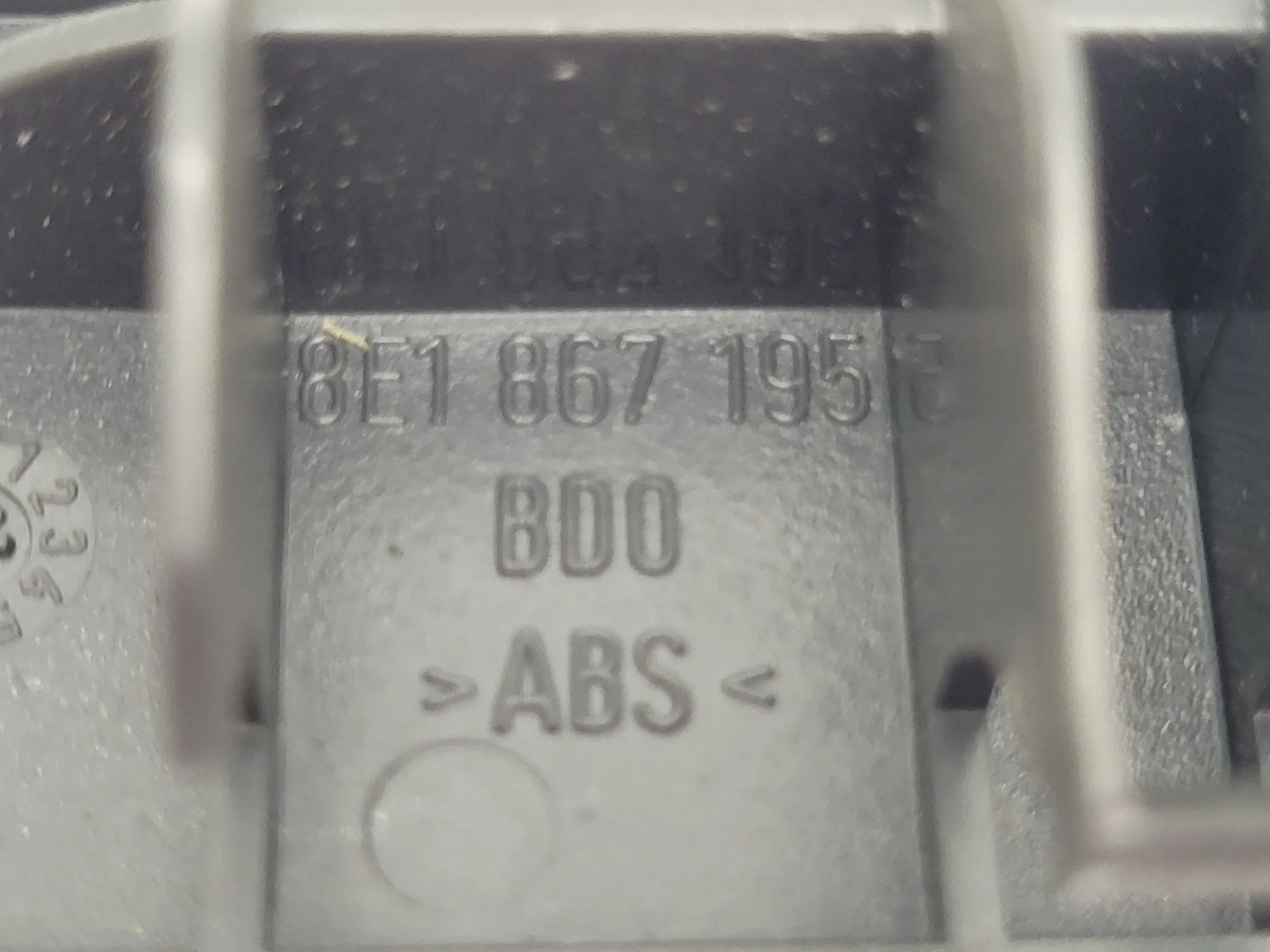 Original Audi A4 (8E/B6/B7) Blende Abdeckung Verkleidung Links 8E1867195