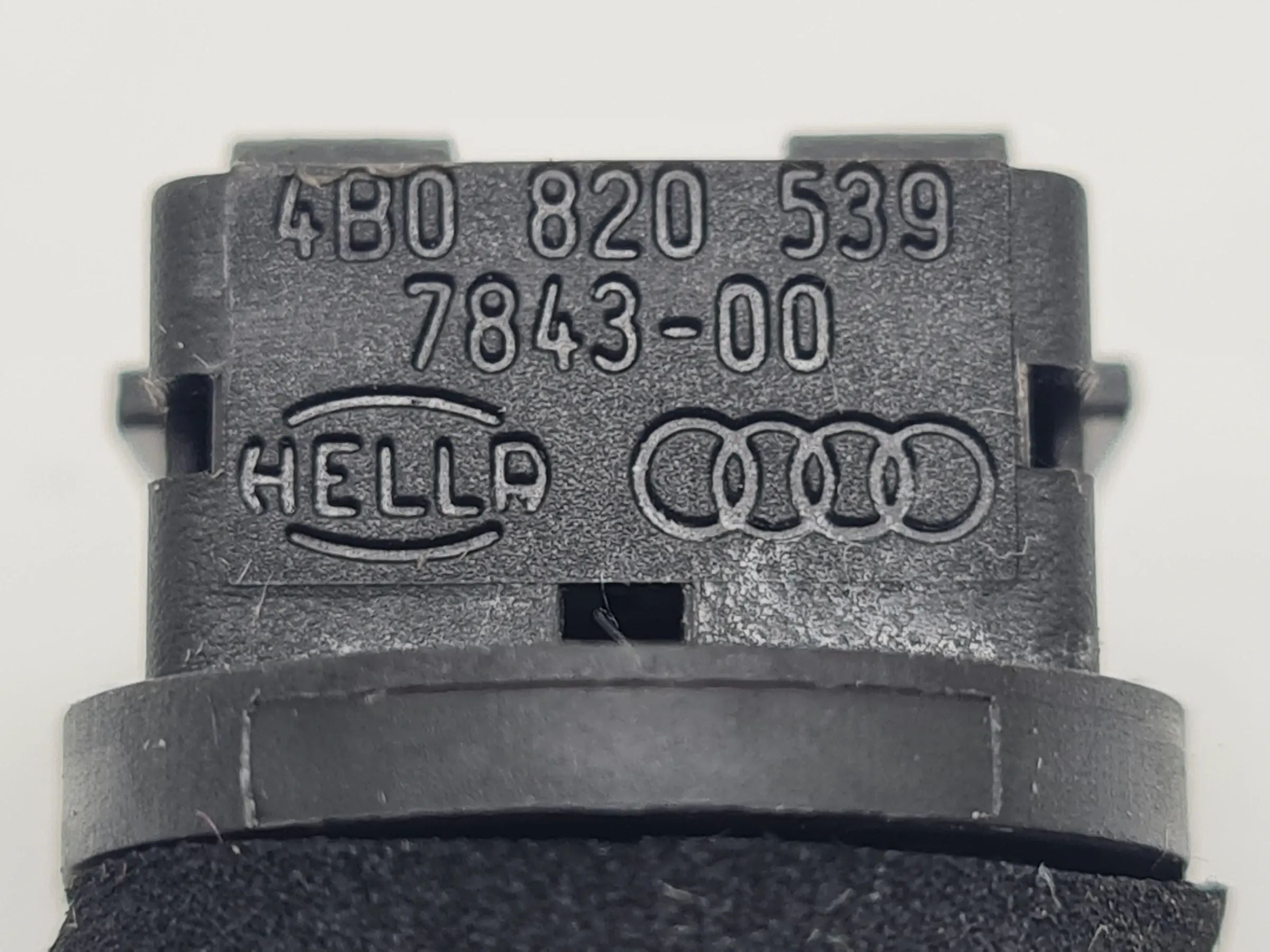 Original Audi A4 (8E/B6/B7) Temperatur Fühler Sensor, 4B0820539