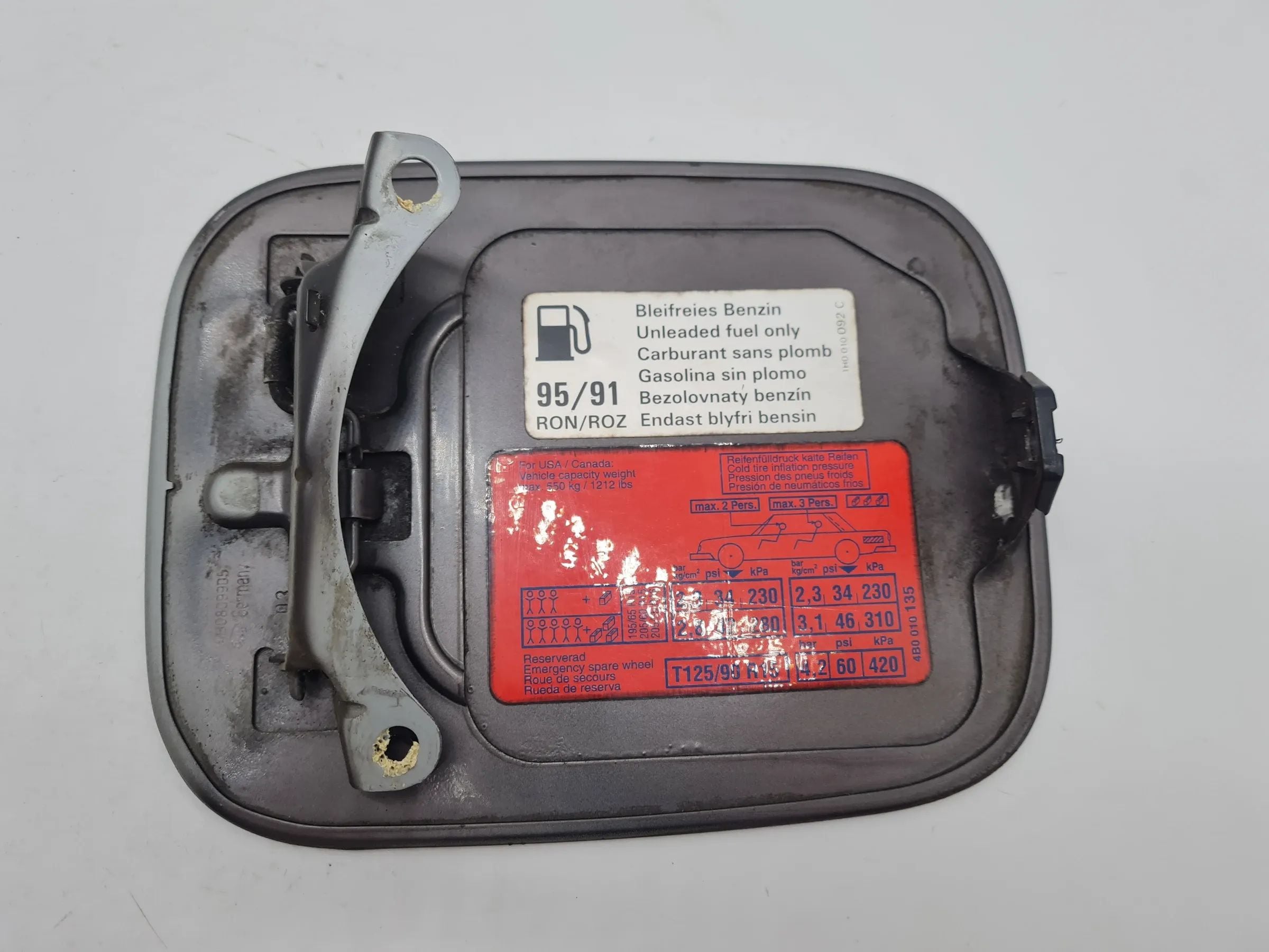 Original Audi A6 (4B2/4B4) Tankdeckel Tankklappe LZ1T Cashmeregrau 4B0809905