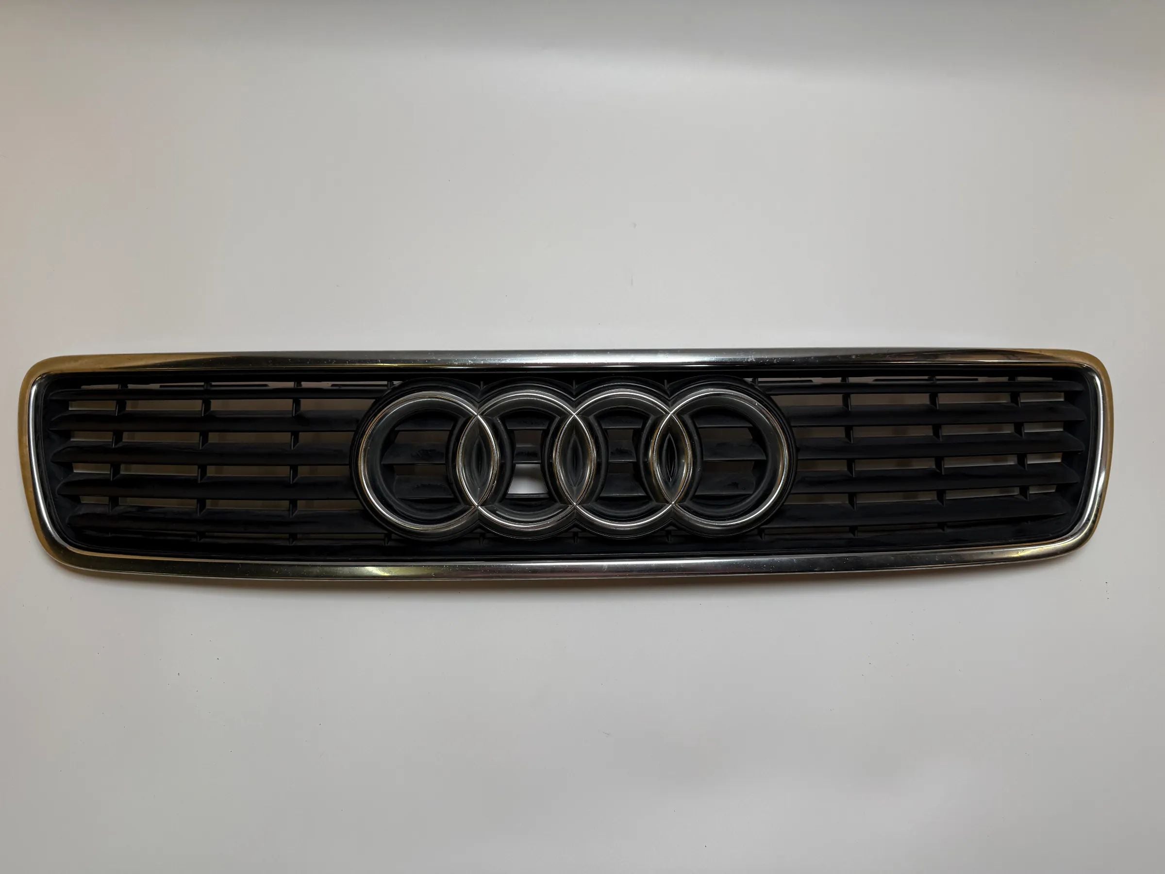 Rejilla del radiador Audi A4 B5 8D 8D0853651J negra cromada