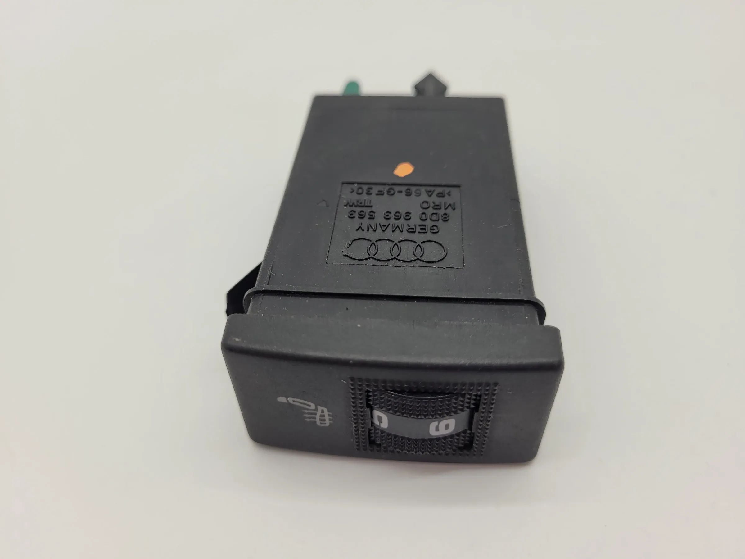 Original AUDI A4 (8D2/B5) Schalter Sitzheizung 8D0963563