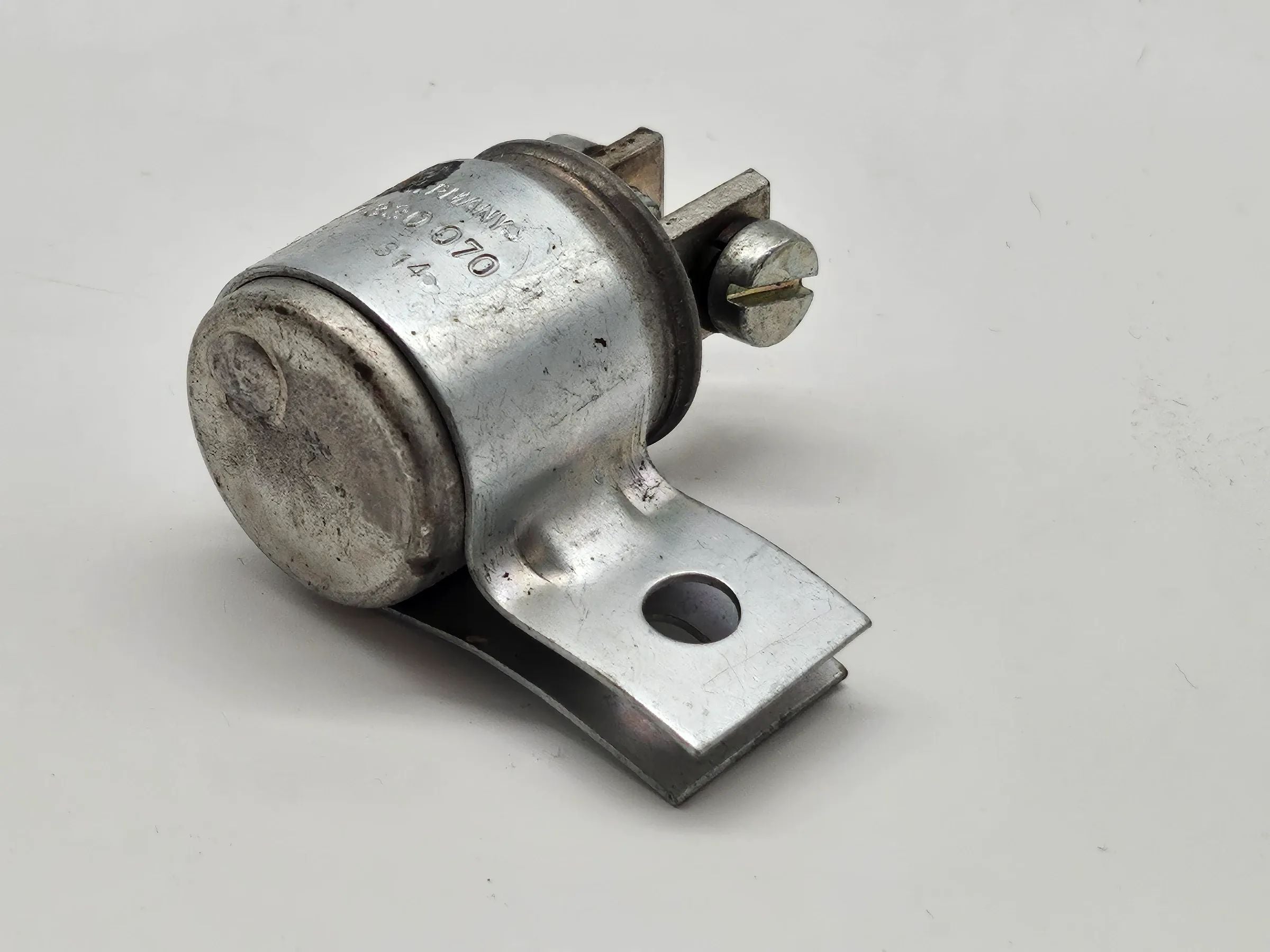 Condensateur Bosch 1 297 330 070 / Condensateur d'allumage avec connexion à vis 1297330070