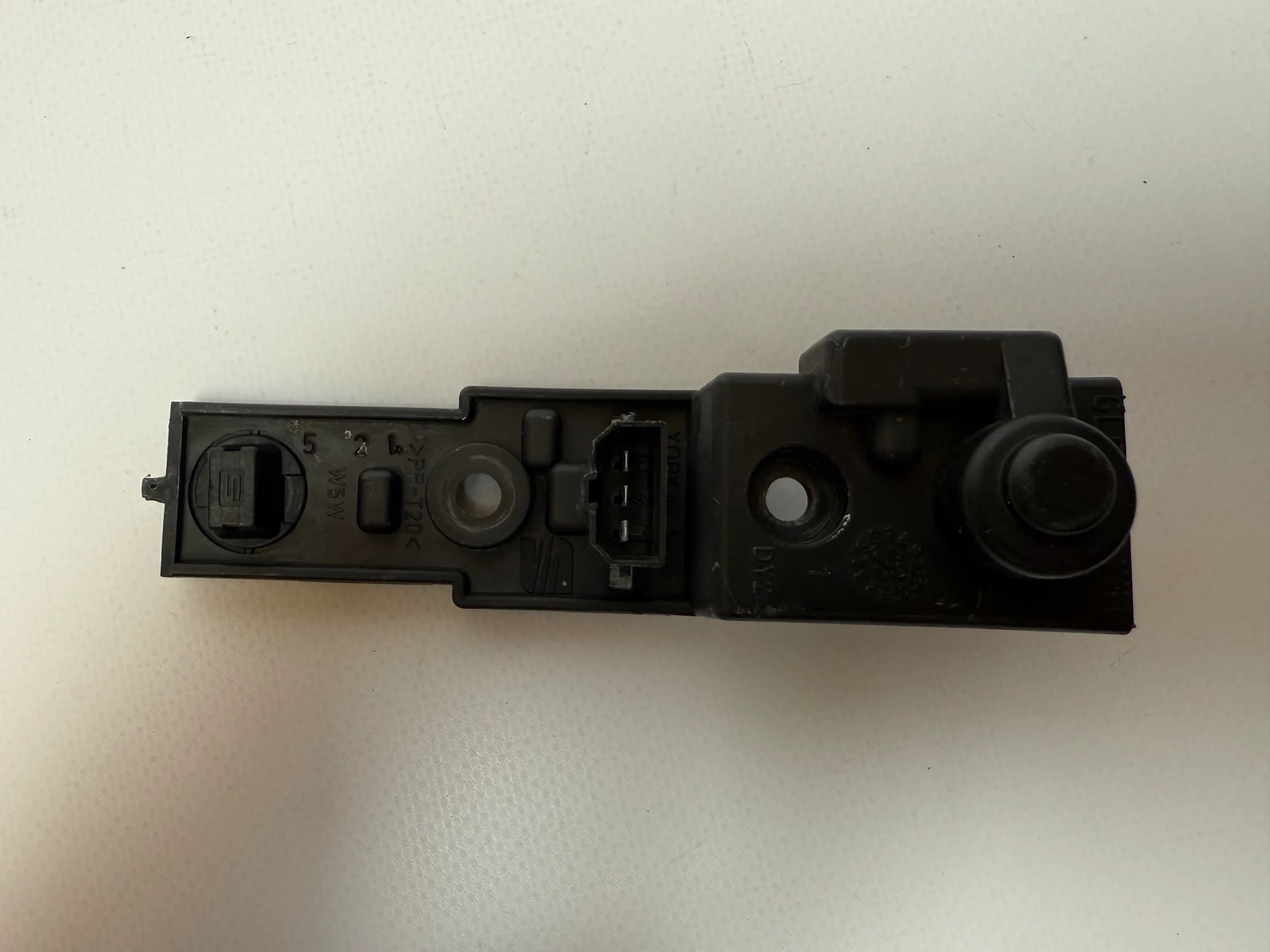 Original Seat Ibiza 3 III Lampenträger Heckleuchte Links Yorka 6L6945231 / 5206