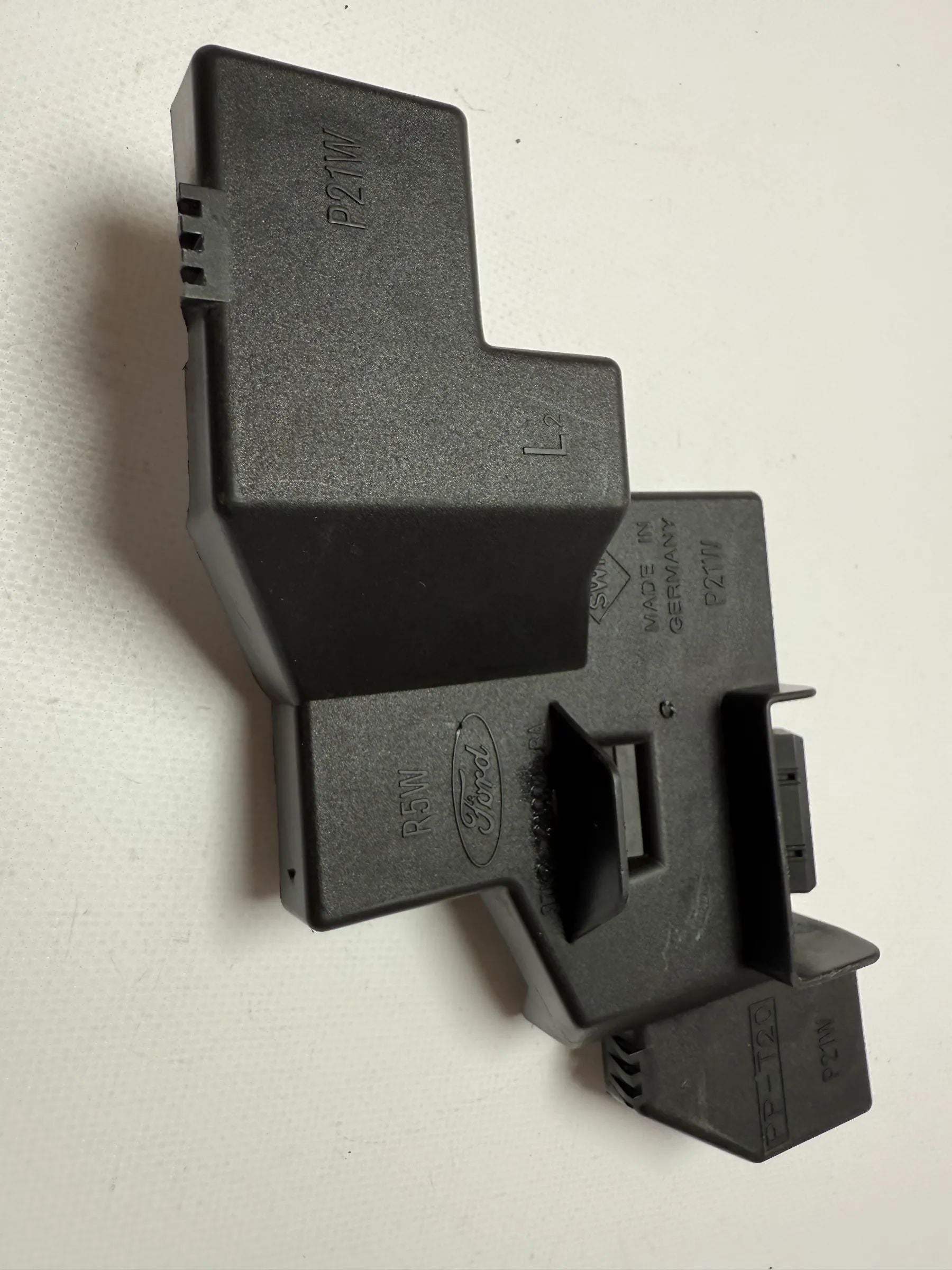 Oryginalny uchwyt lampy tylnej lewej Ford KA 97KG13N004BA