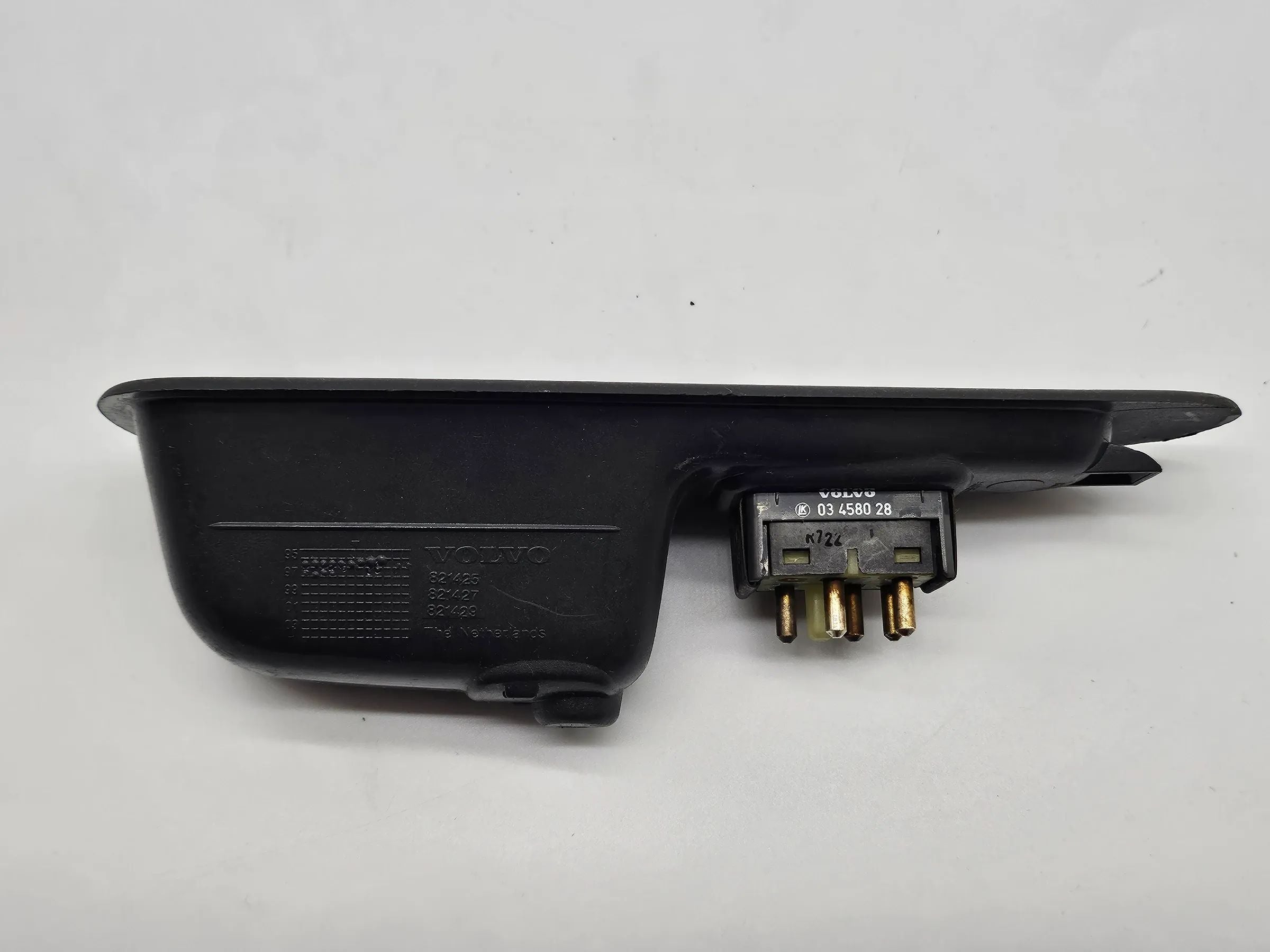 Oryginalna szybka tylna lewa Volvo V40 Kombi VW 1.8i 16V manualna 03458028 821429