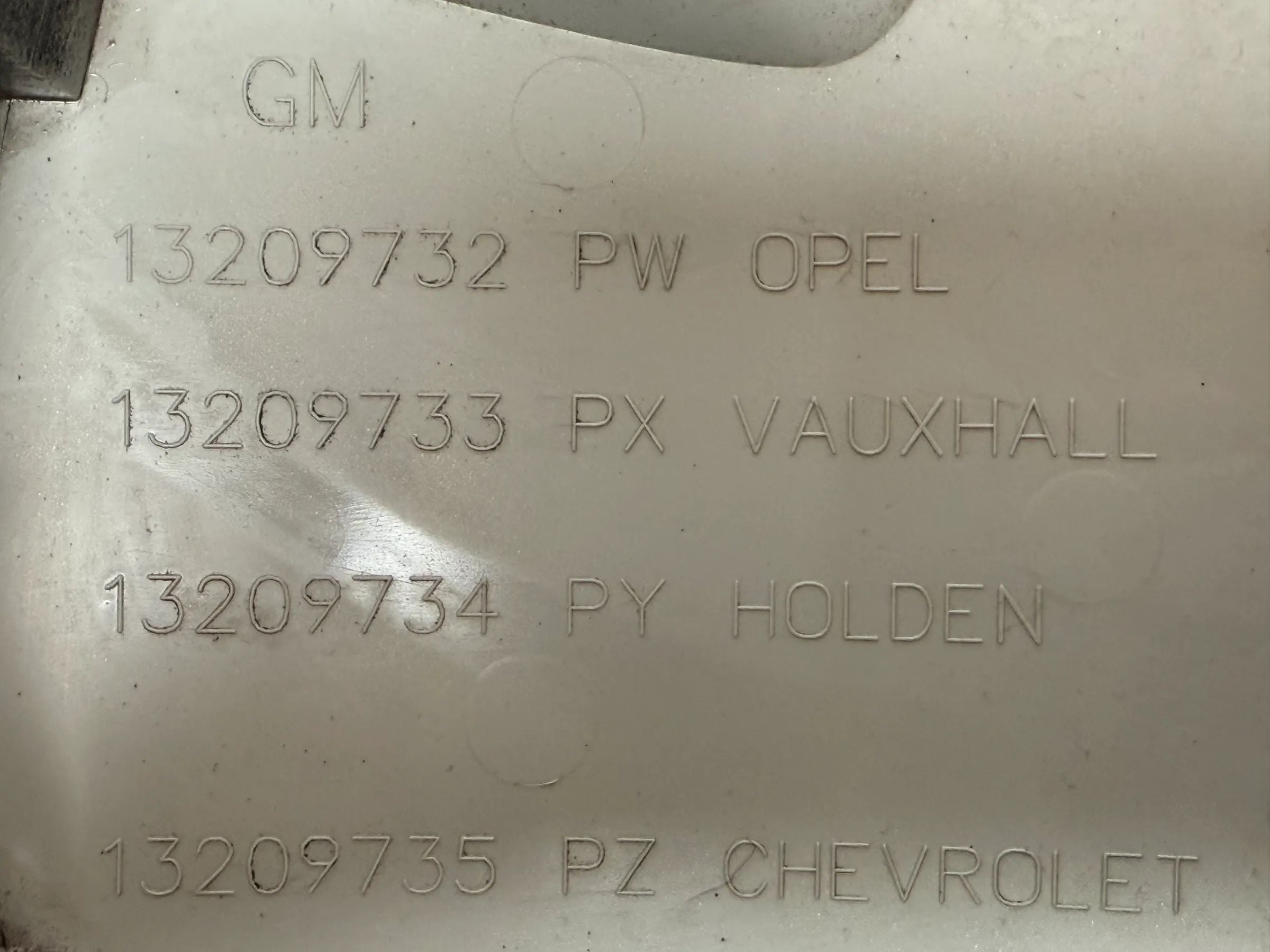 Oryginalna osłona koła Opel Astra H / Zafira B 16 cali 13209732