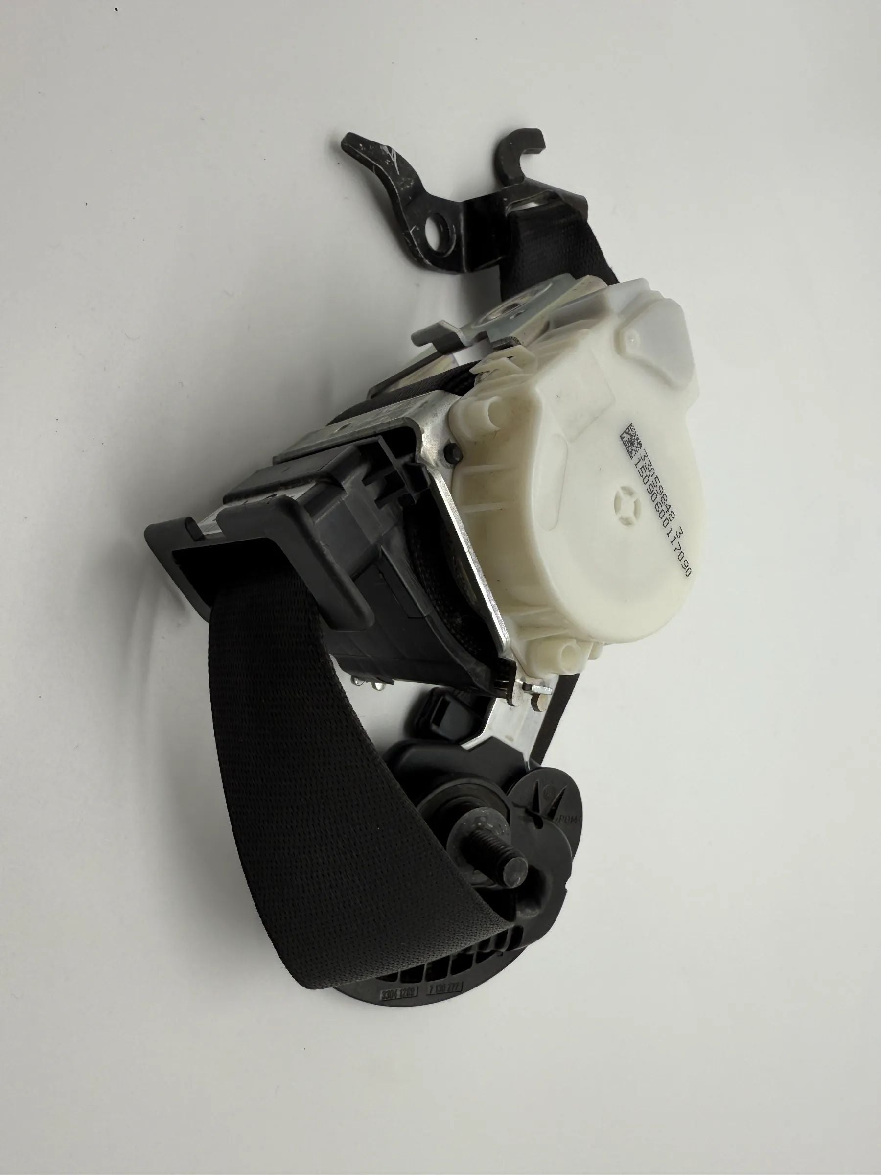 Orijinal BMW 116i (E81,E87,E90/E91) Ön Sol Emniyet Kemeri 330598483