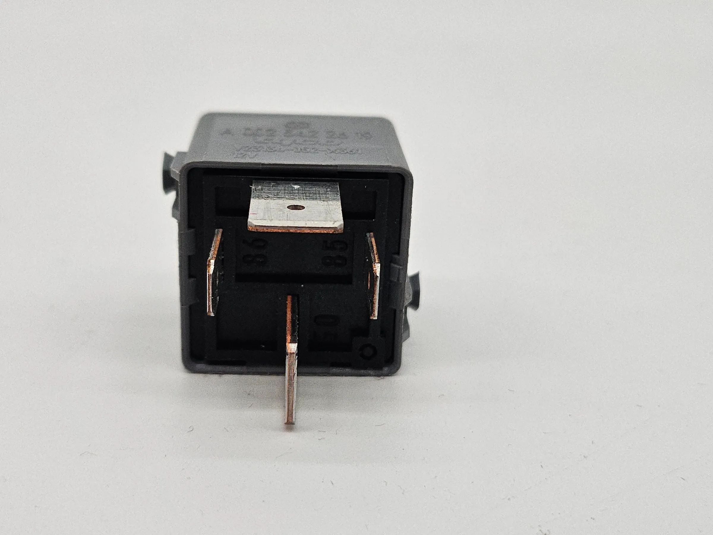 Orig. Mercedes Benz W163 ML Relais Arbeitsrelais Kontaktrelais GRAU 0025422619