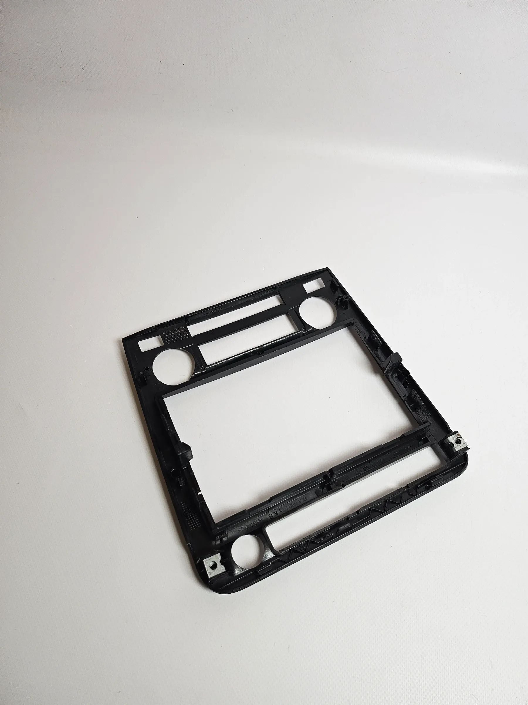 Seat Ibiza 6L Obudowa Konsoli Środkowej Dookoła Radia 6L1858071K czarna