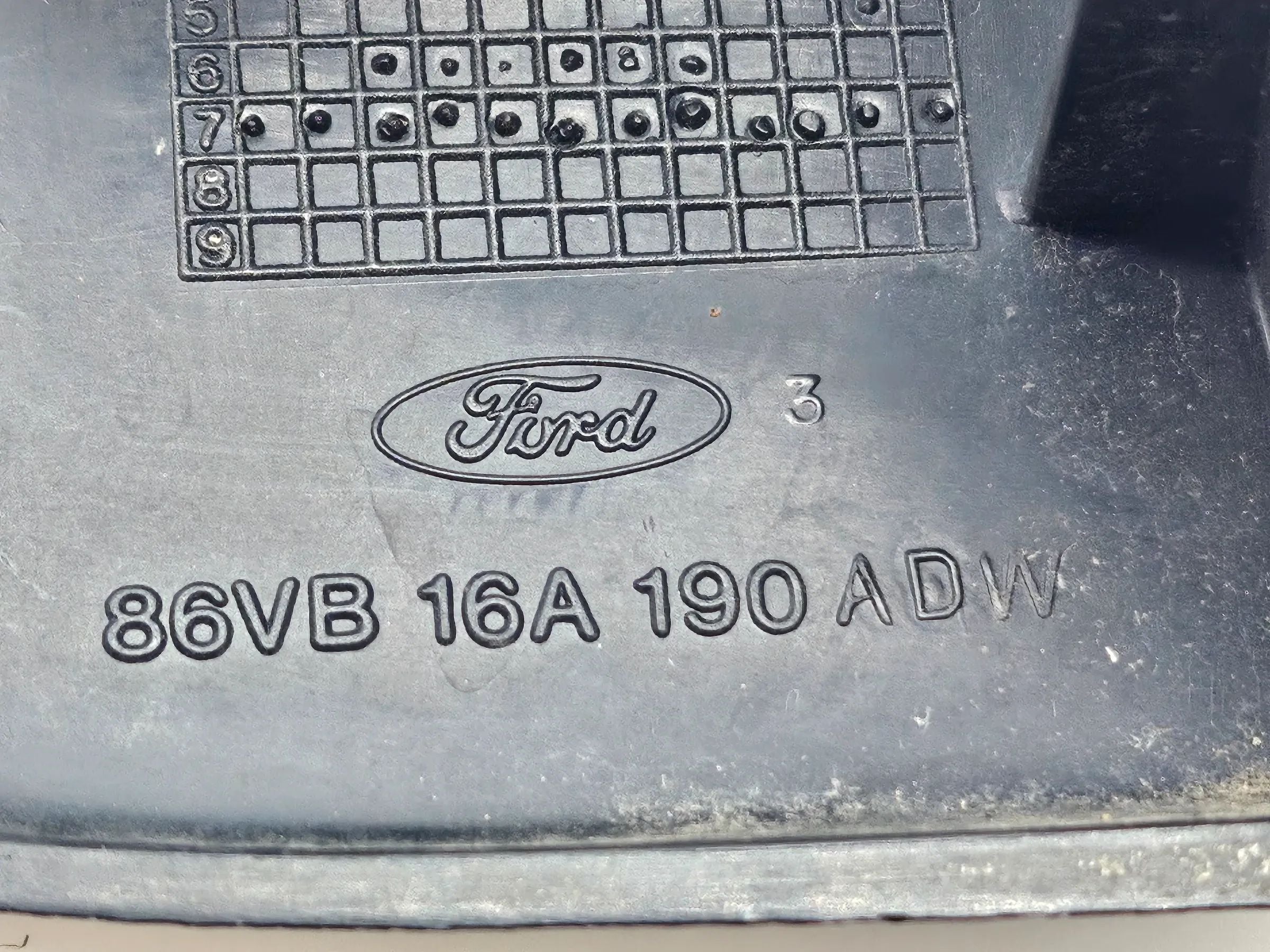 Oryginalna osłona słupka A prawa zewnętrzna Ford Transit MK3 86VB16A190 ADW