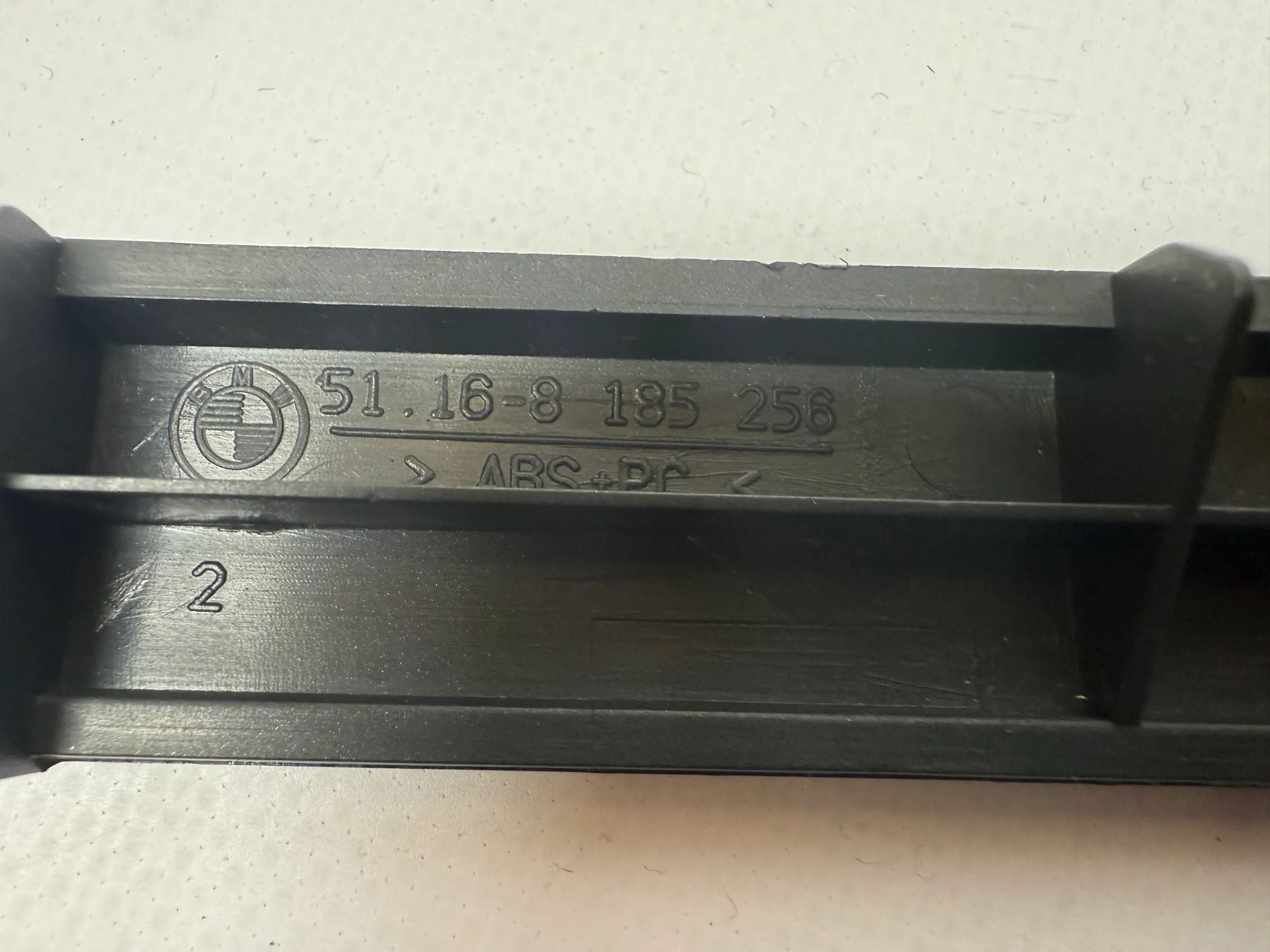 Oryginalna osłona listew dekoracyjnych BMW 5er Touring (E39) 51168185256
